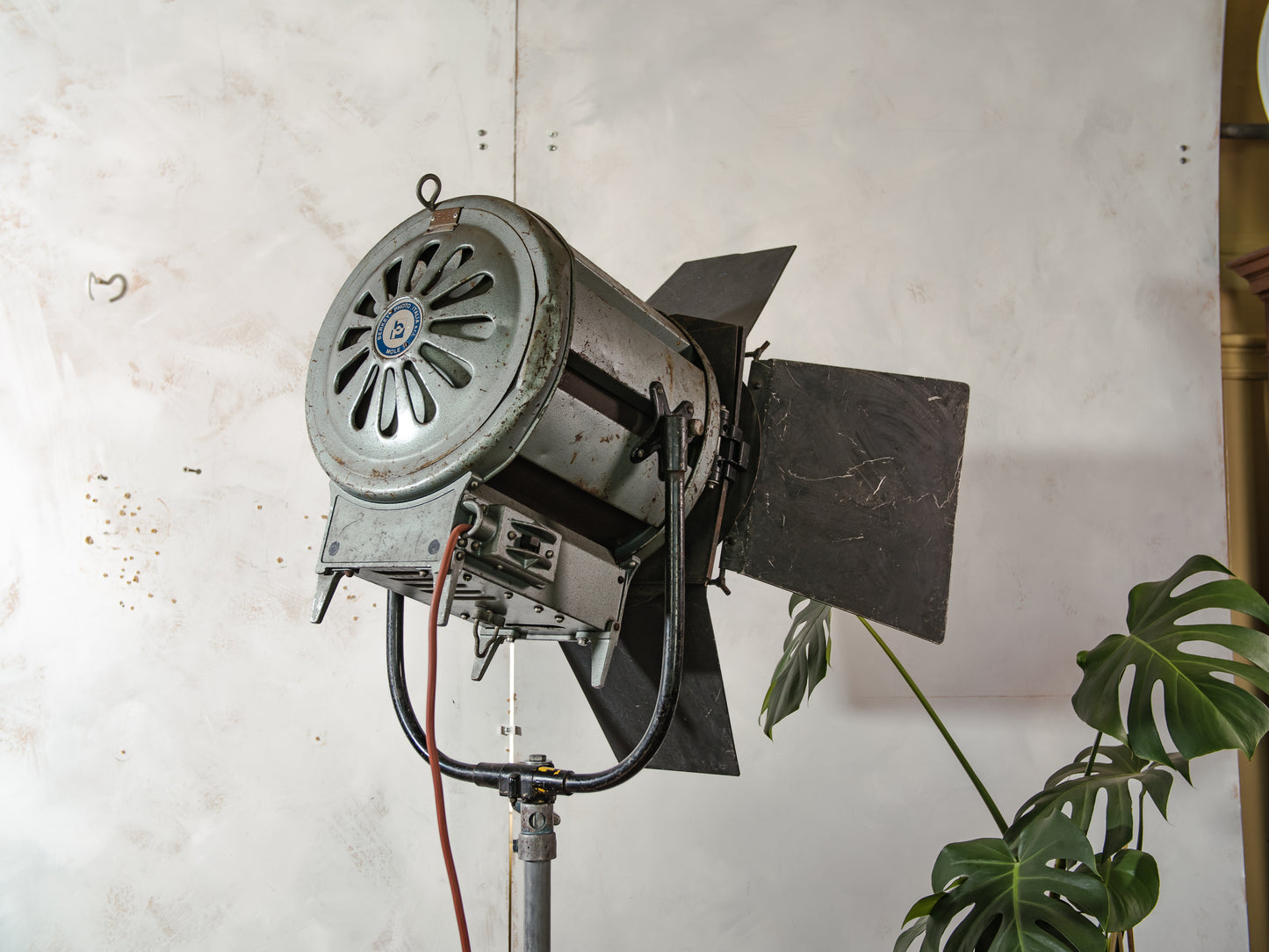 Vintage Berkey Italia 2KW Film Spotlight Floor Lamp, Industrial Loft Decor, Adjustable Tripod, Theater Light with Barn Doors & Fresnel Lens