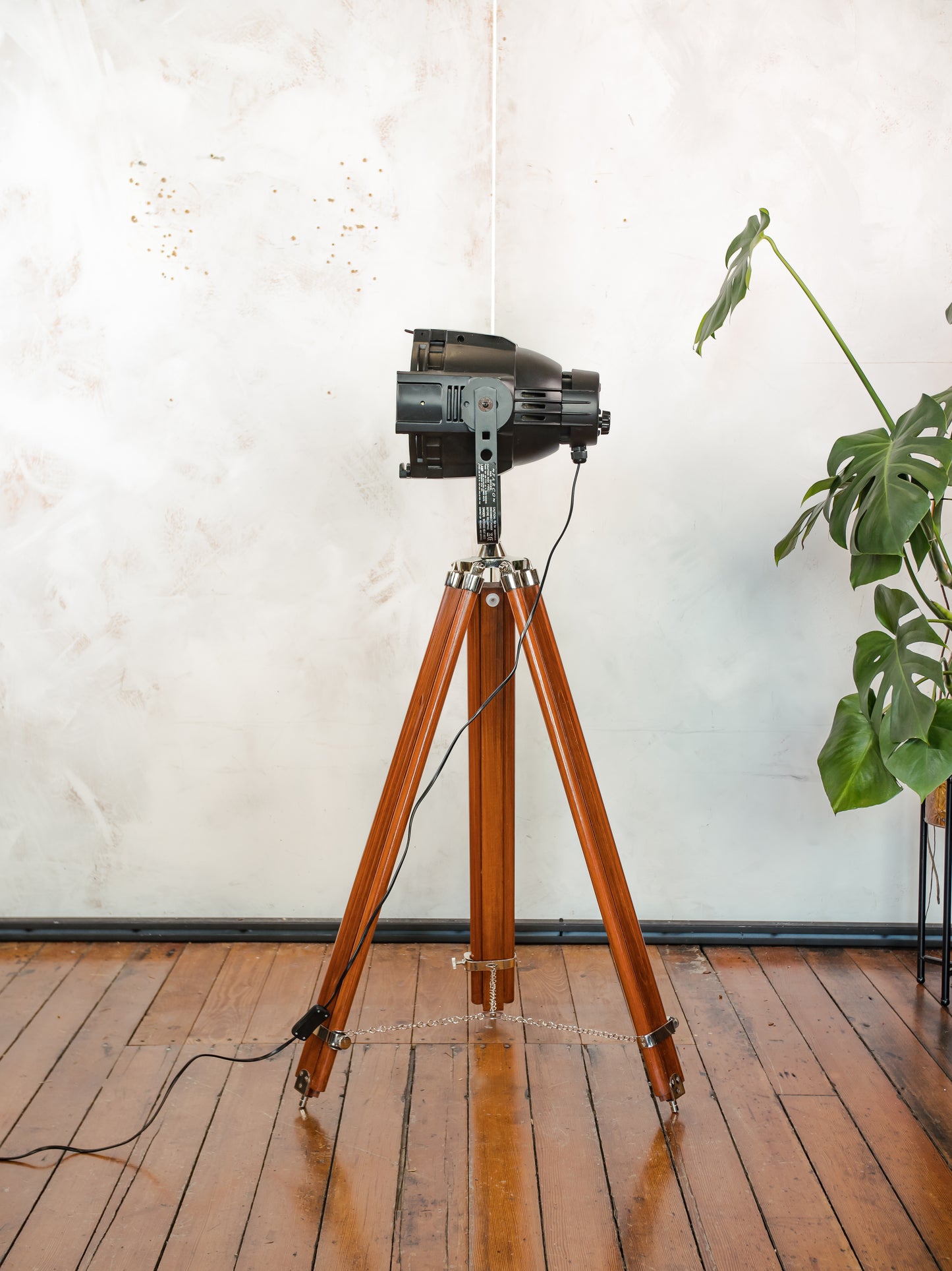 Floorlamp Vintage, Black Theatre Light | The Aliën Spotlight | Studio Floorlamp | Stagelight on adjustable Wooden Tripod, Floor Spot light