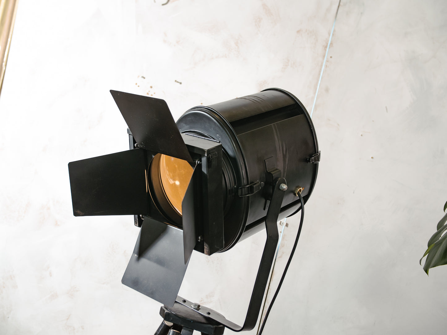 1950s Theater Floor lamp A.E. Cremer Paris Spotlight on Adjustable Wooden Surveying Tripod, With Barndoors, French Antique Lighting