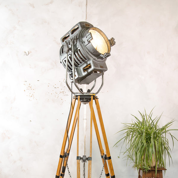 ARRI 2KW Fresnel Cinema Spotlight Floor Lamp | 1950s Arnold & Richter Munich in Original Grey Paint on Original ARRI Wooden Tripod