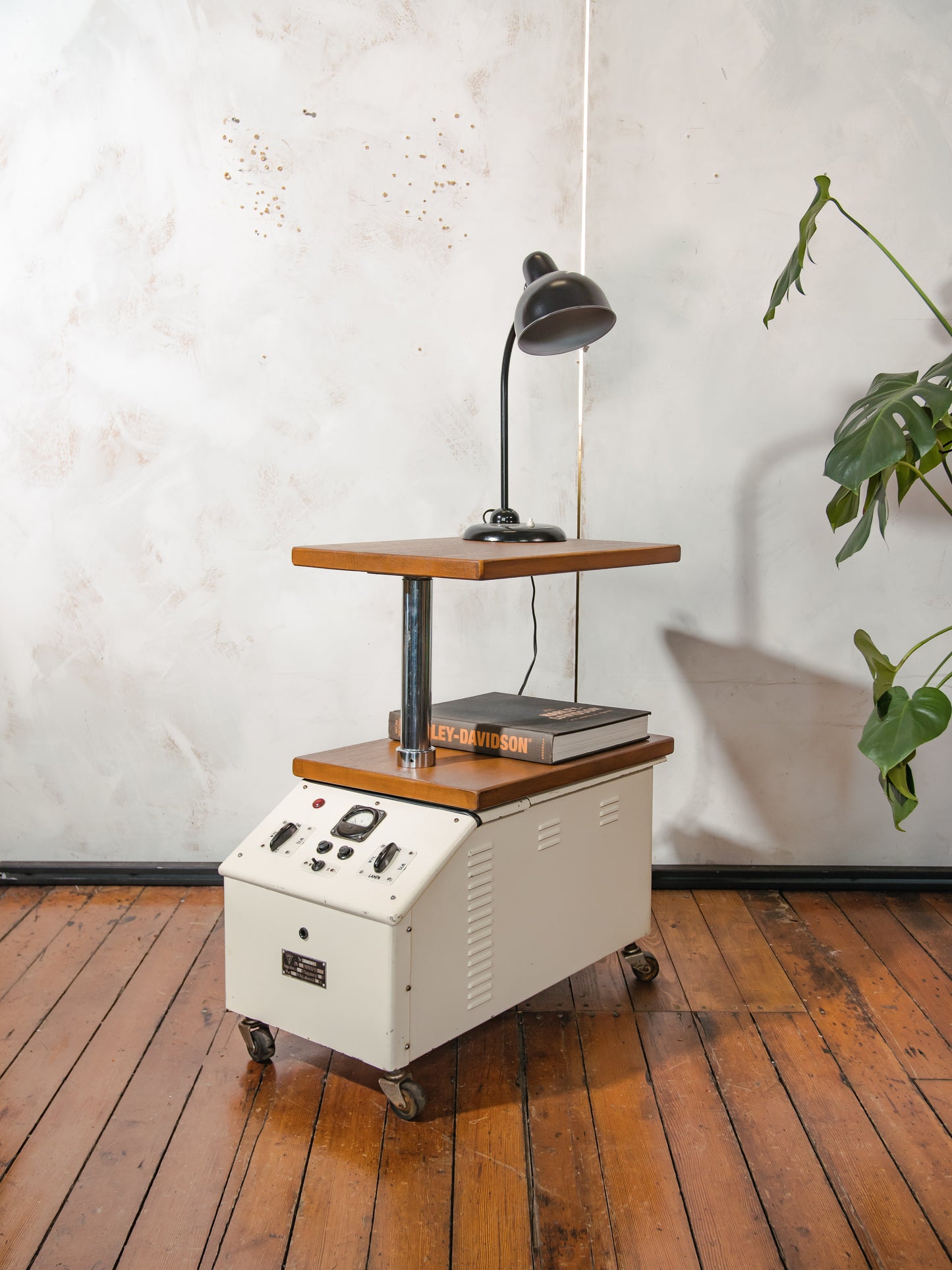 Industriële bijzettafel, gerecyclede vintage, Famed-1 chirurgische kar, draaibare eiken houten bladen met twee niveaus, verborgen opbergruimte, rollende multimedia- en bar tafel