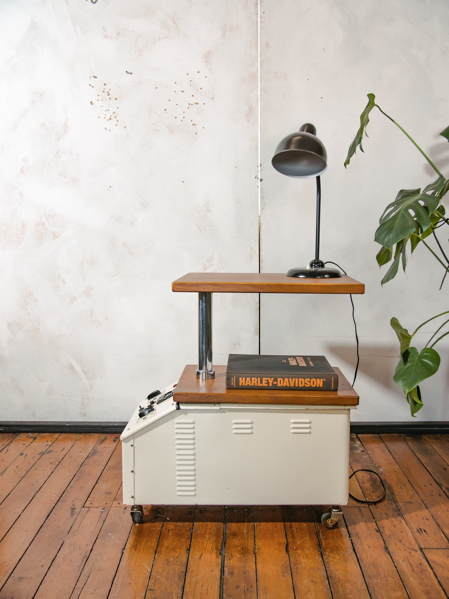 Industriële bijzettafel, gerecyclede vintage, Famed-1 chirurgische kar, draaibare eiken houten bladen met twee niveaus, verborgen opbergruimte, rollende multimedia- en bar tafel
