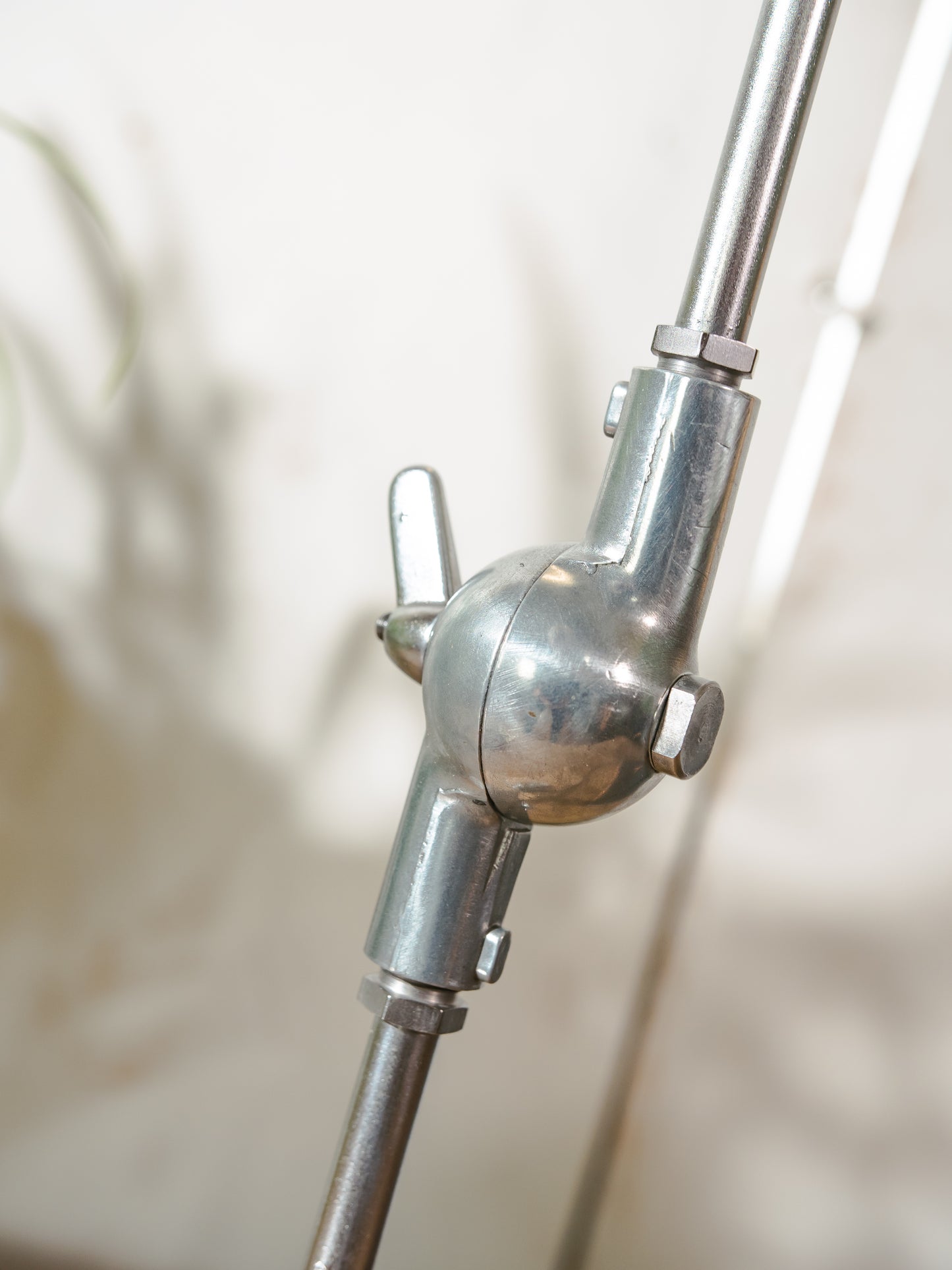 PFAFF industriële naaimachine lamp uit de jaren 50, gepolijste bureaulamp met twee armen, hergebruikte bureaulamp met zwarte kap
