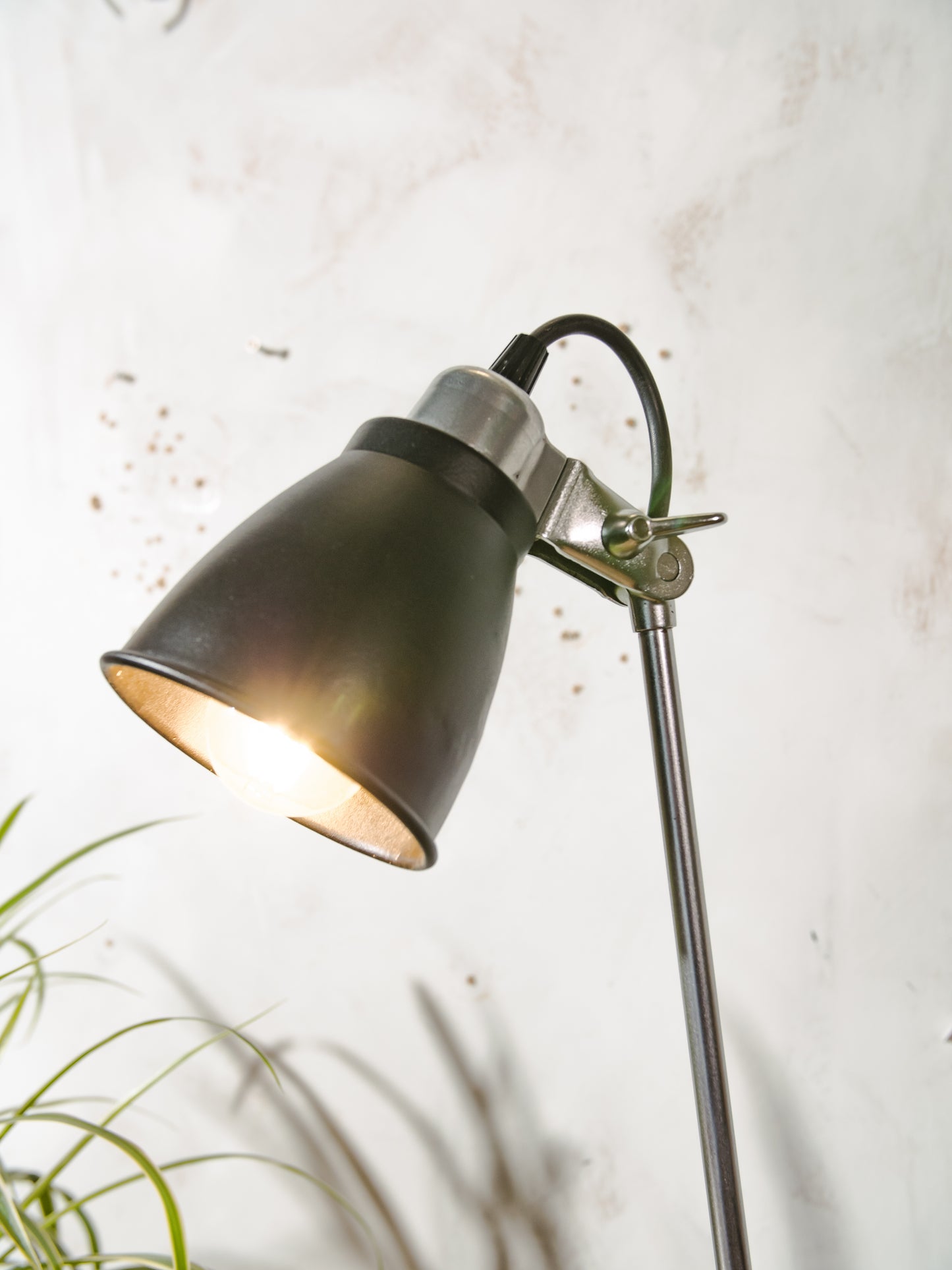 PFAFF industriële naaimachine lamp uit de jaren 50, gepolijste bureaulamp met twee armen, hergebruikte bureaulamp met zwarte kap