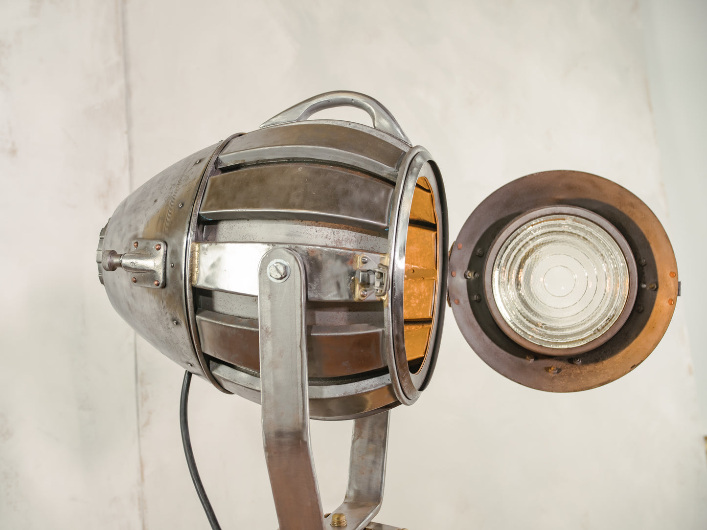 1930s Hewitt Universal Antique Hollywood Film Spotlight Floor Lamp Wooden Surveyors Tripod, Polished Theatre Projector, Collectors Item