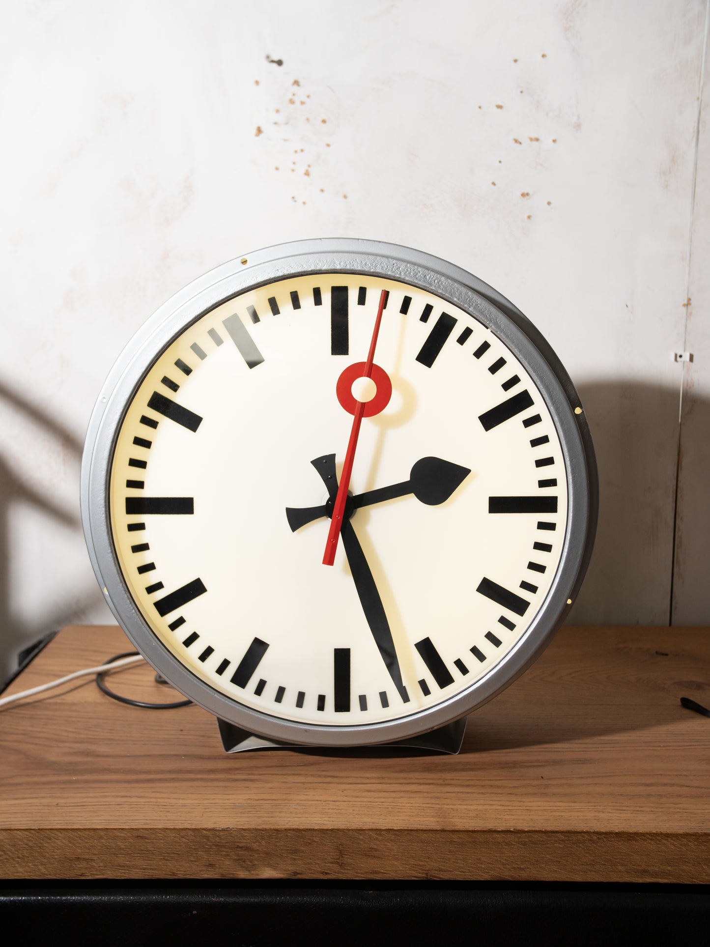 Vintage Telenorma dubbelzijdige spoorwegklok uit de jaren 50, Duitse industriële inrichting, volledig gerestaureerd met moderne kwarts