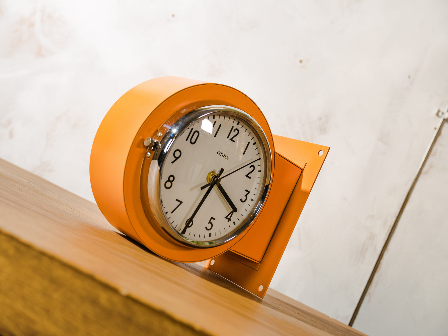 Oranje dubbelzijdige slaafs klok van Citizen, maritieme wand gemonteerde tijdwaarnemer, vintage onderzeeër scheeps wandklok uit de jaren 80,Quartz mechanisme