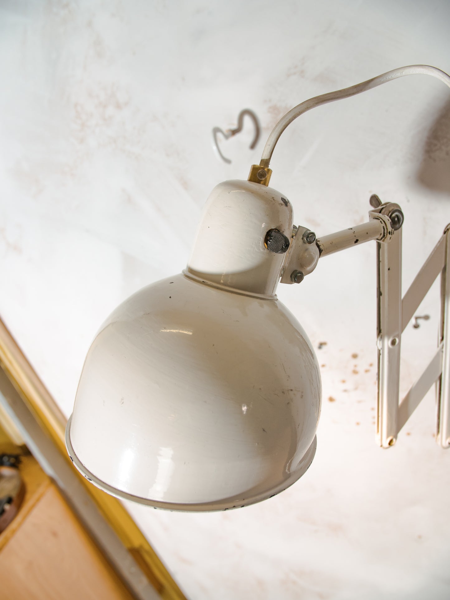 White Scissor Lamp 1940s by ADEM Large model, Bauhaus Dutch designer Harmonica Wall lighting