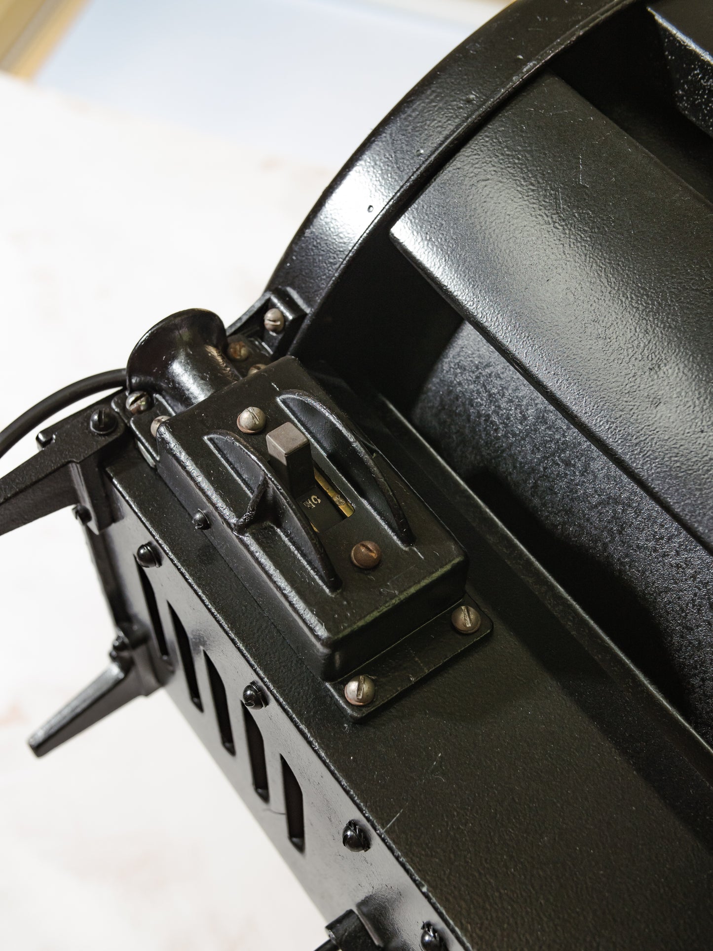 Vintage Berkey Italia Film Spotlight vloerlamp op industrieel statief | Hollywood Studio Light | Cinematographer Decor