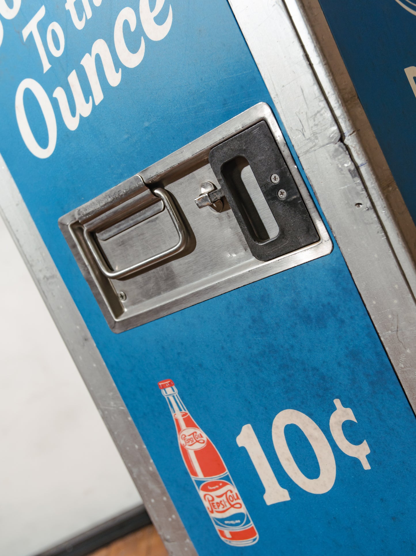Vliegtuig trolley van Lufthansa met Custom Pepsi Cola thema , vintage retro opbergkast voor de luchtvaart, rolwagen, minibar