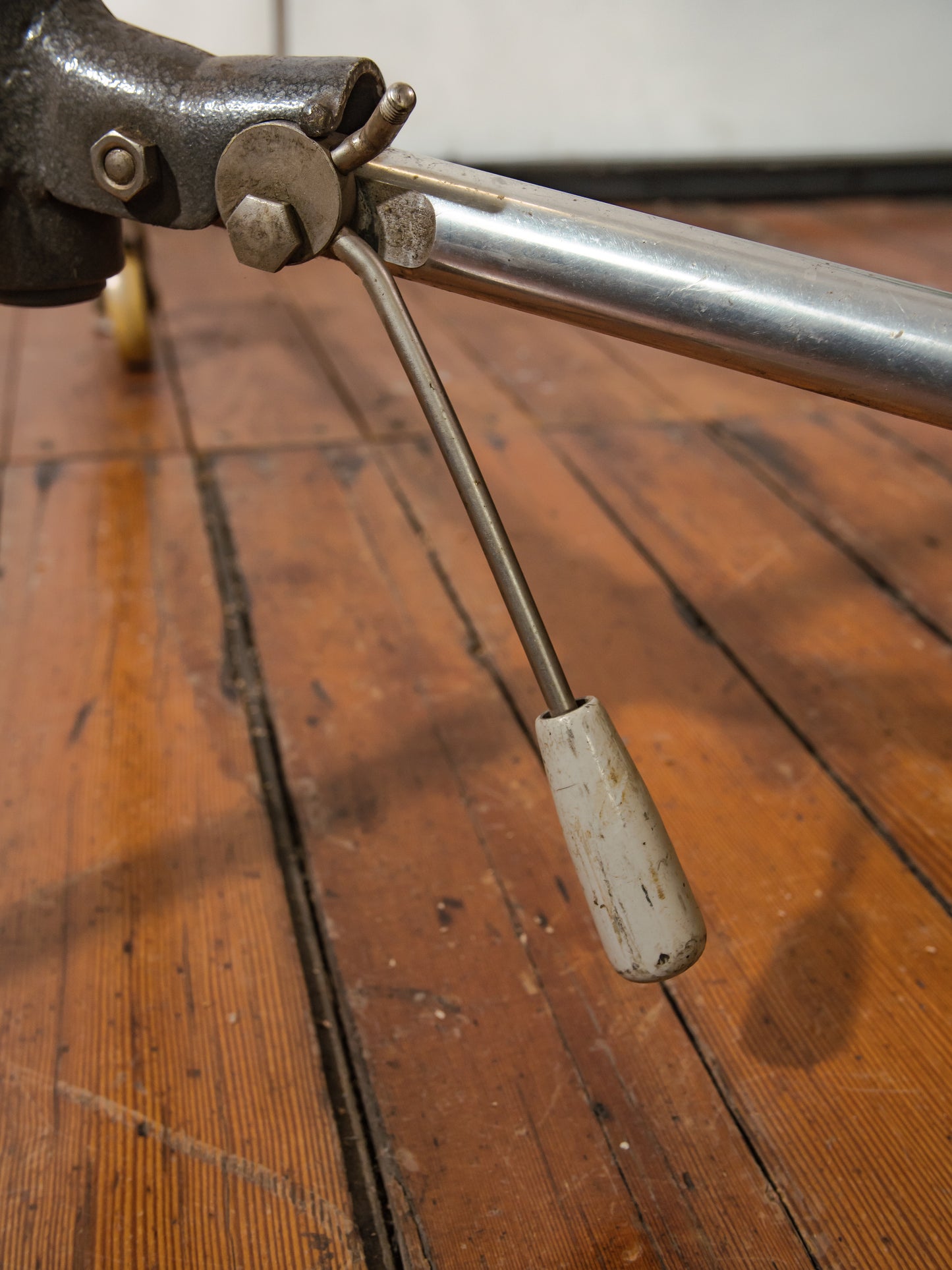 Vintage Berlebach DDR Studio Tripod Dolly Rolling Stand op wielen, statief wagen, Jaren 70-80 UNI 800 | Industriële fotografie en filmapparatuur