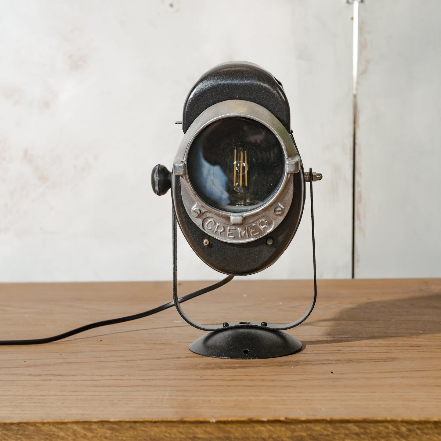 Vintage jaren 50 A.E. Cremer Paris Babyspot Fresnel-lamp, industriële theater tafellamp, retro Hollywood-spot, antieke fotografielamp