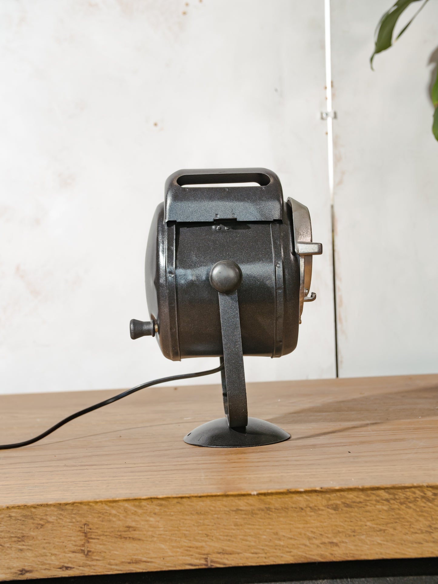 Vintage jaren 50 A.E. Cremer Paris Babyspot Fresnel-lamp, industriële theater tafellamp, retro Hollywood-spot, antieke fotografielamp