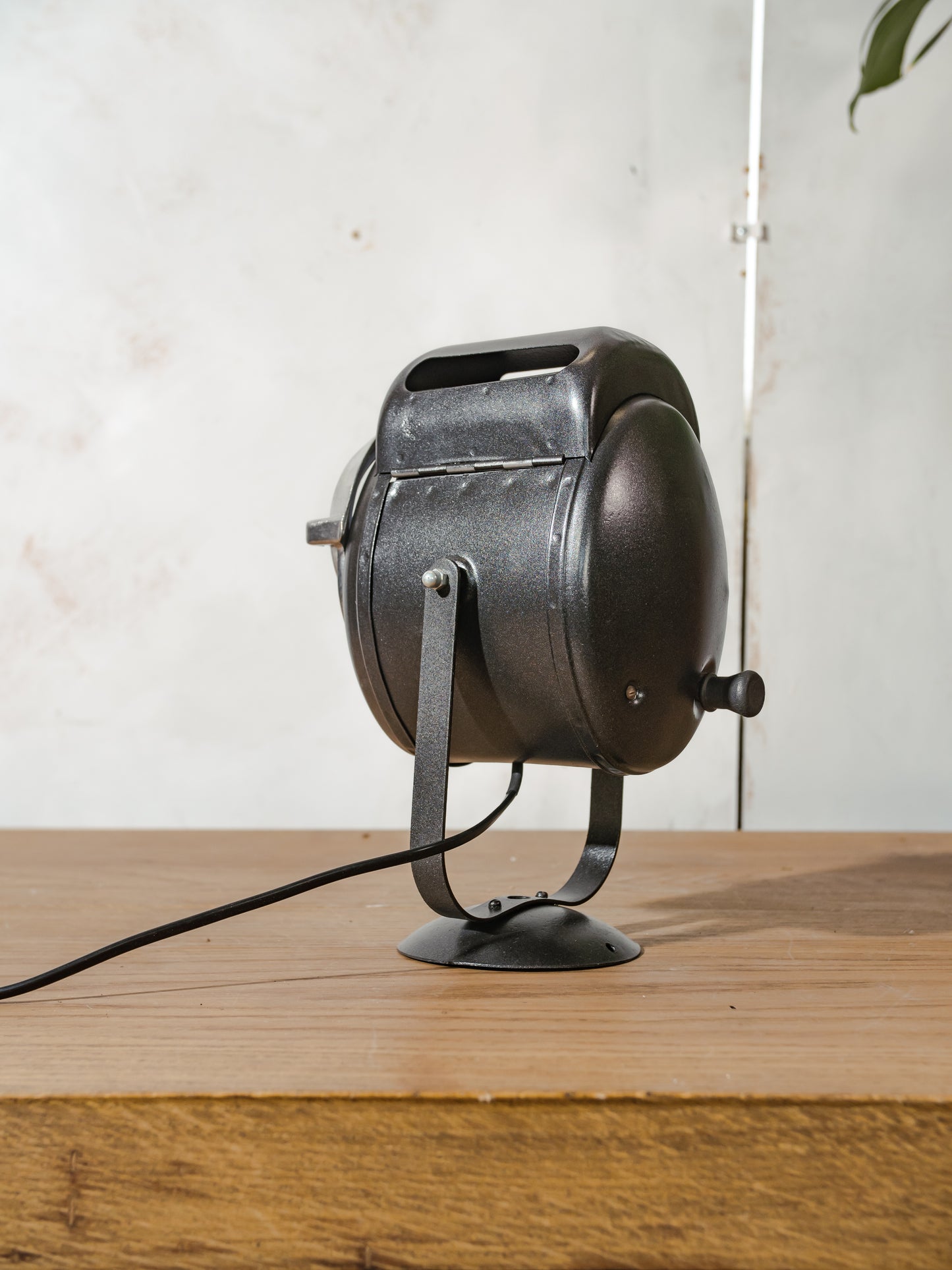 Vintage jaren 50 A.E. Cremer Paris Babyspot Fresnel-lamp, industriële theater tafellamp, retro Hollywood-spot, antieke fotografielamp