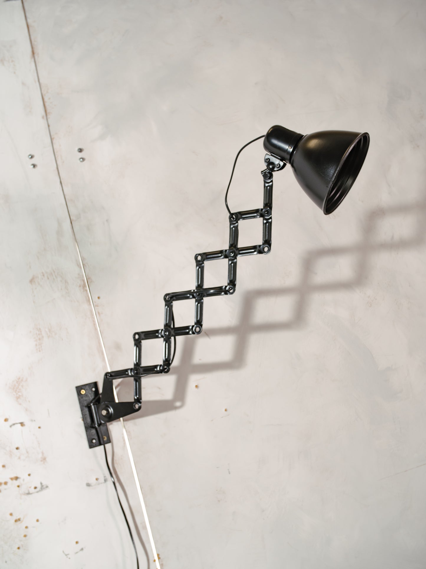 1940s Reif Dresden Scissor Lamp, Renovated Bauhaus Wall Light, Black Industrial Adjustable Lamp with Bakelite Shade, Rare Vintage Lighting