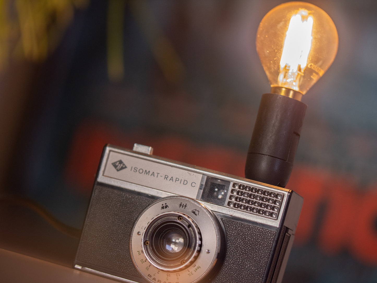 Vintage cameralamp, Agfa Isomat Rapid C jaren 60 camera kinderbedlamp, oude fotocamera tafellamp, cadeau fotograaf, foto bureaulamp