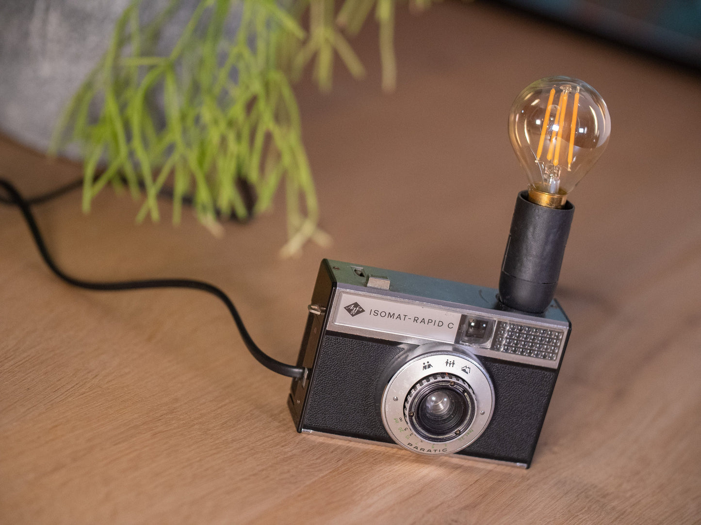 Vintage cameralamp, Agfa Isomat Rapid C jaren 60 camera kinderbedlamp, oude fotocamera tafellamp, cadeau fotograaf, foto bureaulamp