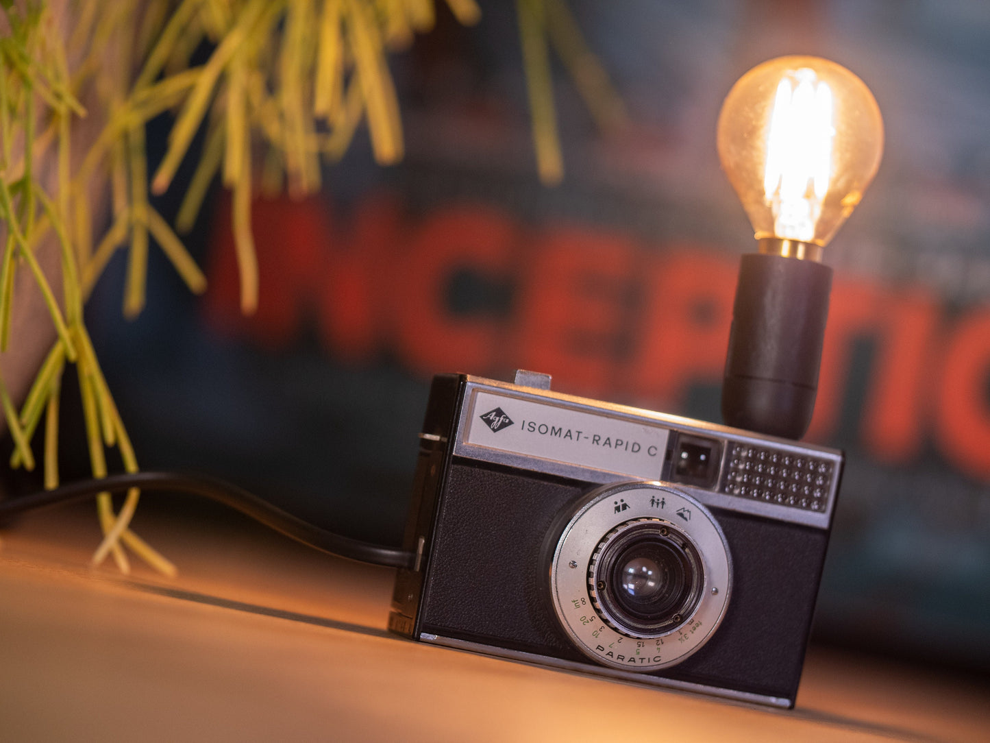 Vintage cameralamp, Agfa Isomat Rapid C jaren 60 camera kinderbedlamp, oude fotocamera tafellamp, cadeau fotograaf, foto bureaulamp