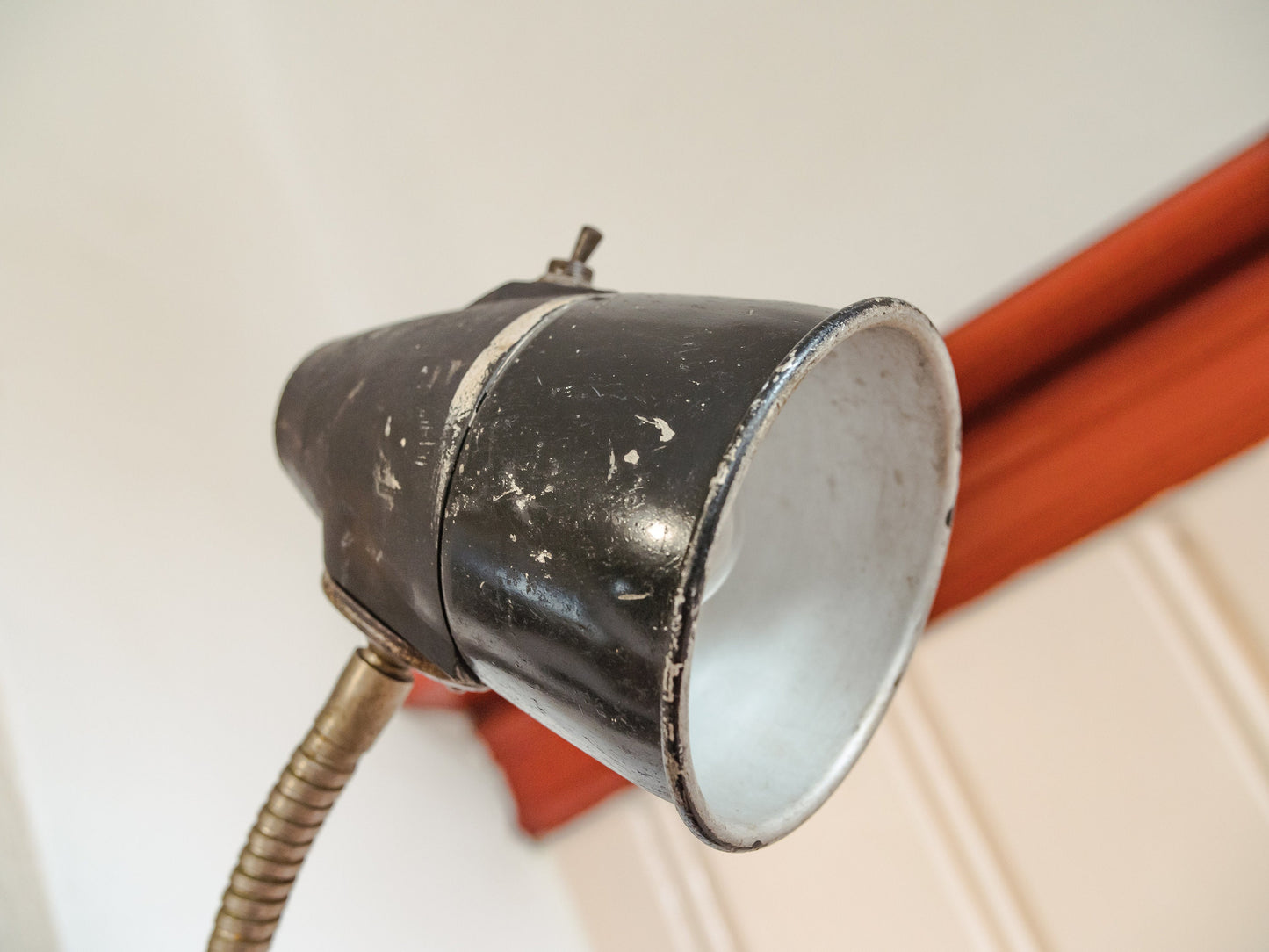 Jaren 70 Industriële Janira Klem Bureaulamp, Zwanenhalslamp Patina, Werkplaats Tafellamp USSR, Sovjet Bakeliet Bedlampje, Ondernemersgeschenk