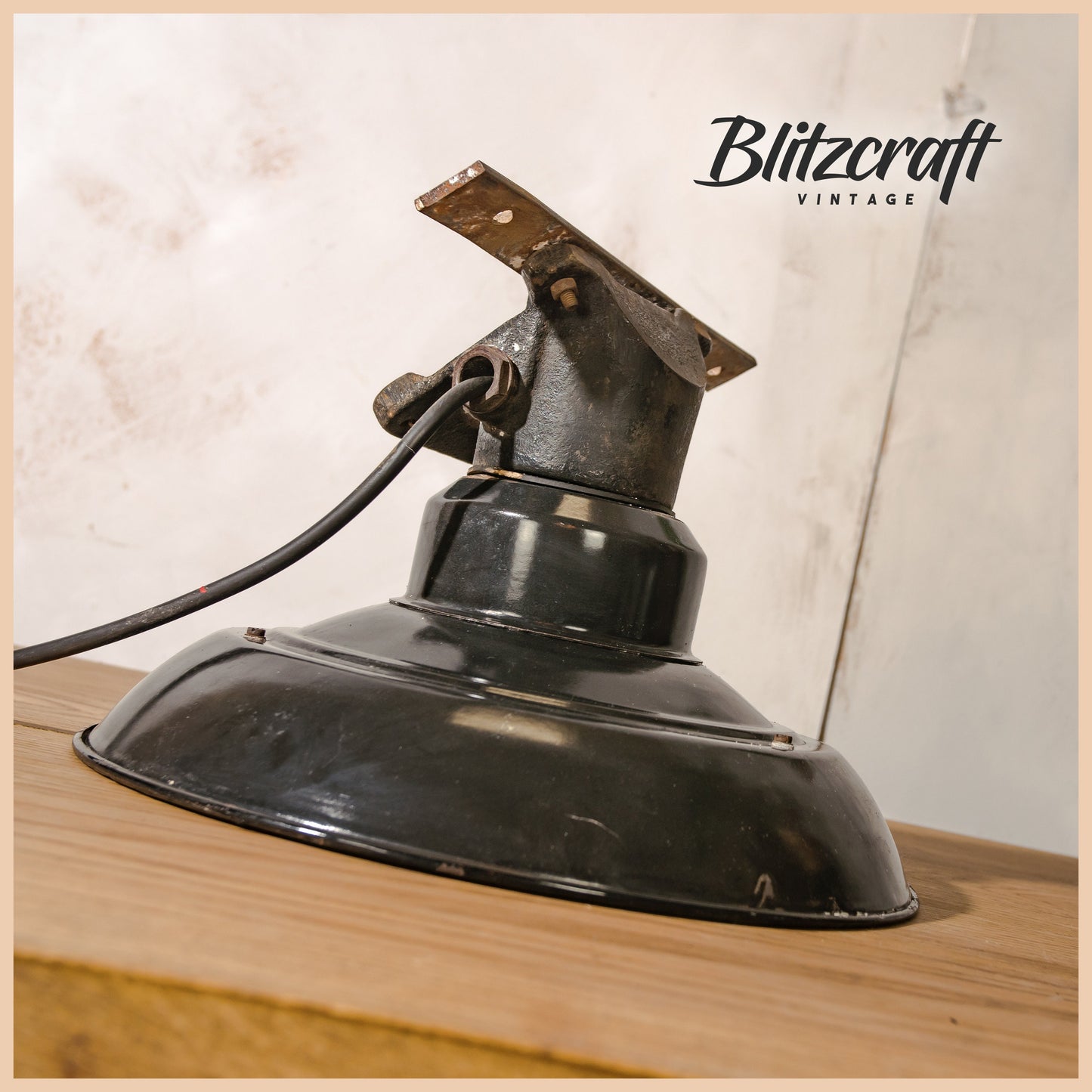 Emaille Vintage Wandlamp, Frans Industrieel Armatuur, Retro Werkplaatsverlichting, Rustieke Fabriekslamp