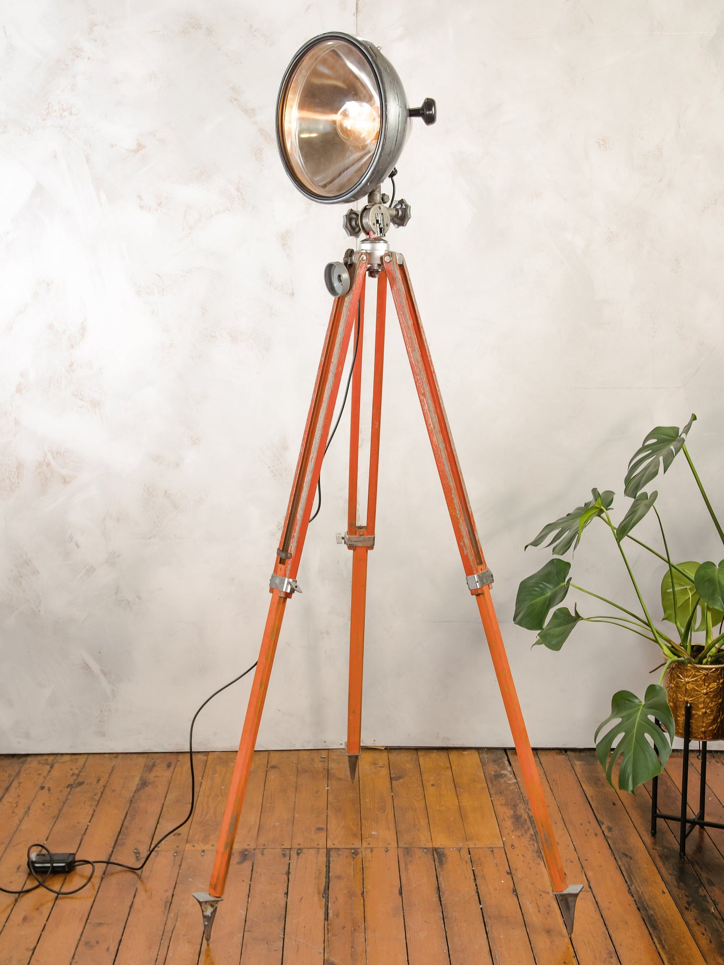 Spotlight Floor lamp Bosch Eisemann Firetruck headlight on Wooden Surveying Tripod, Man cave Decor, Rustic Search light Floor lamp