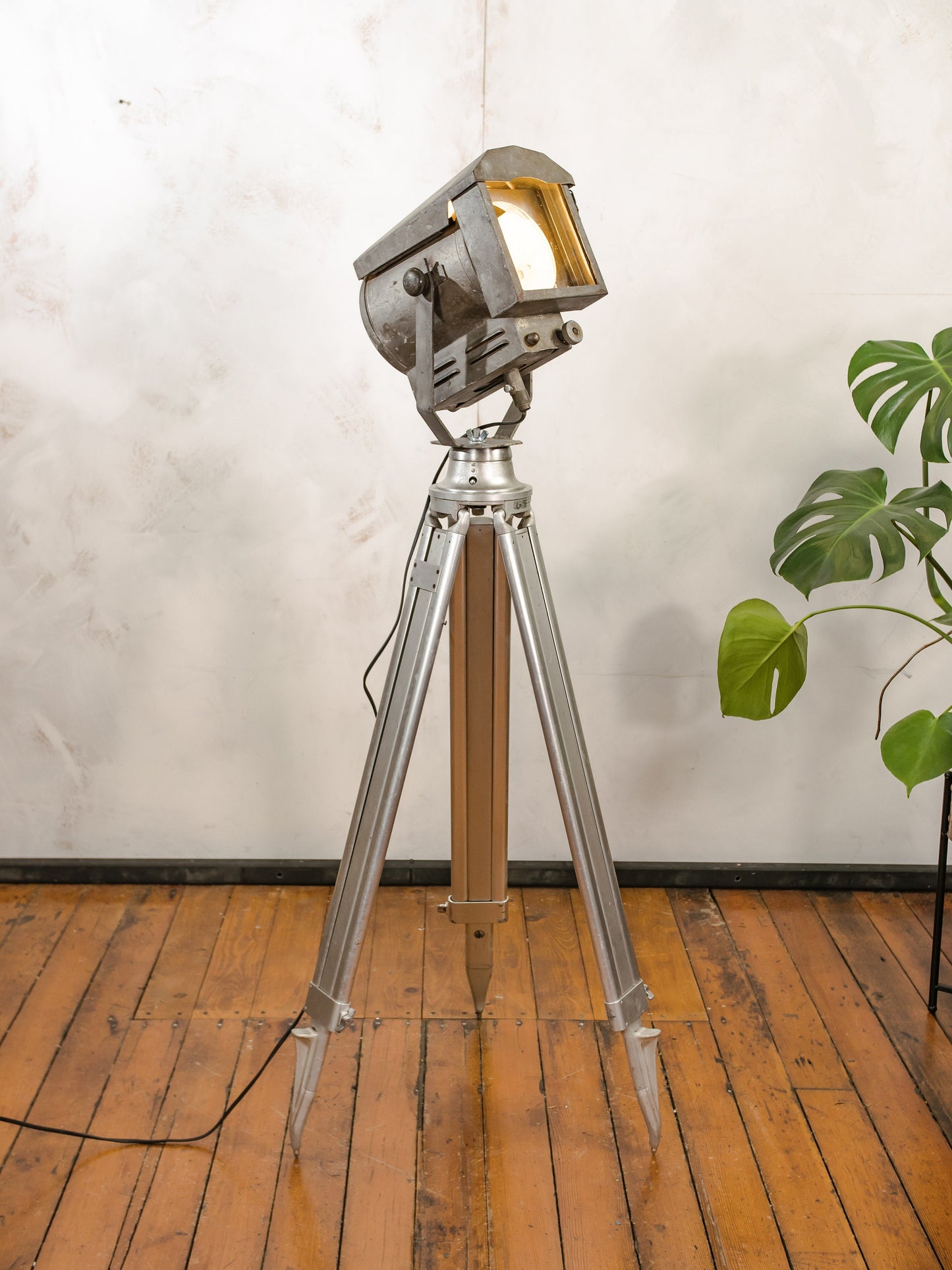 Gray Theatre projector Falconet & Cie Paris Patina on an Aluminum Surveyors Tripod, Industrial home decor Studio spotlight Floor lamp