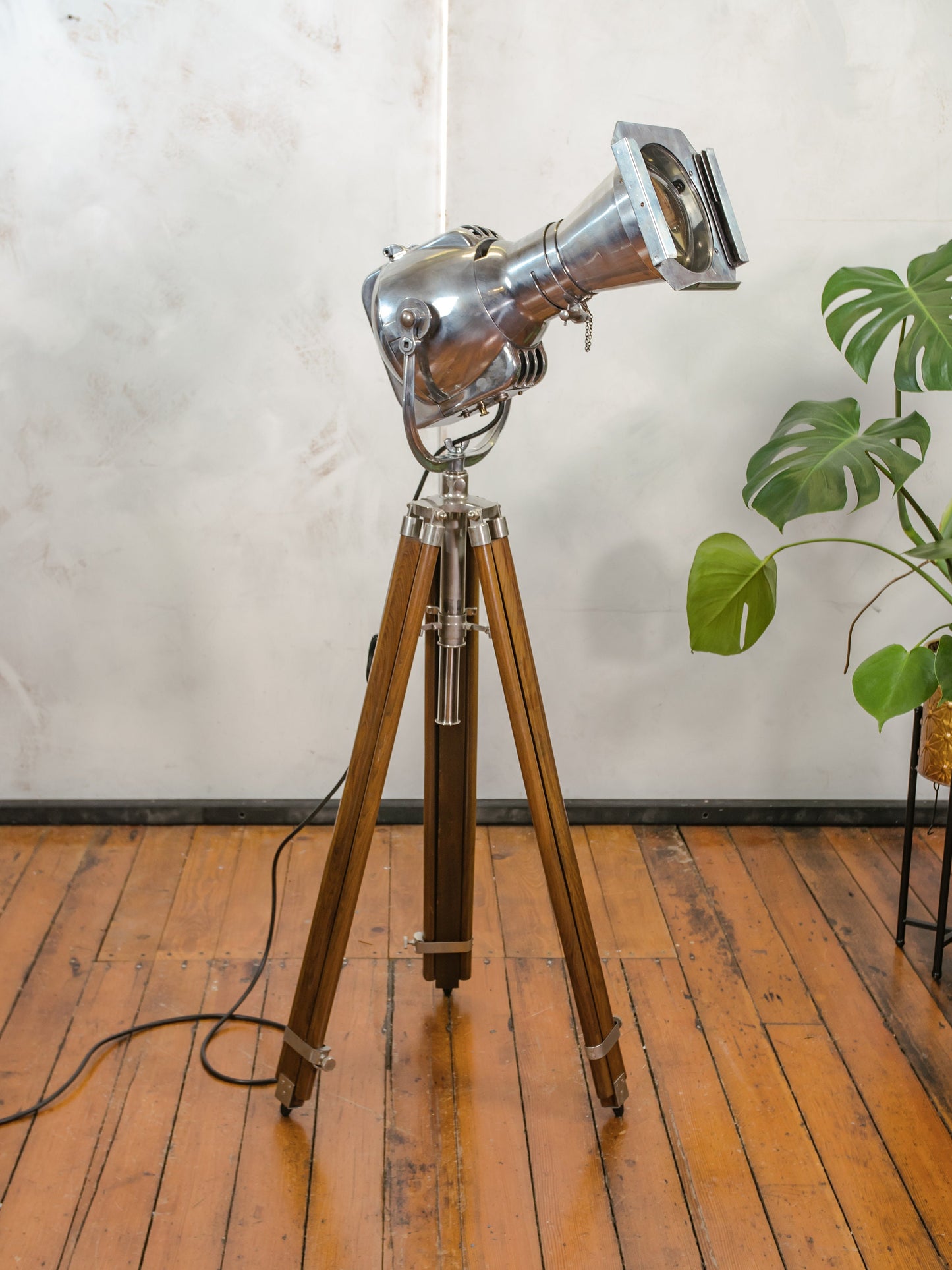Mid-century Theater lamp Floor lamp, Polished Strand Electric Patt 23N 1960s on Teak wooden Adjustable Tripod, Vintage Movie spotlight
