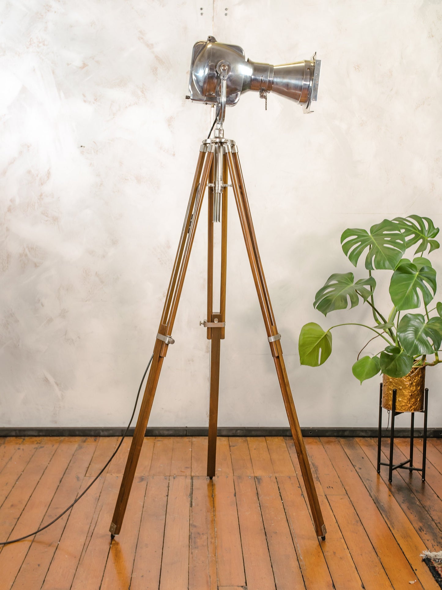 Mid-century Theater lamp Floor lamp, Polished Strand Electric Patt 23N 1960s on Teak wooden Adjustable Tripod, Vintage Movie spotlight