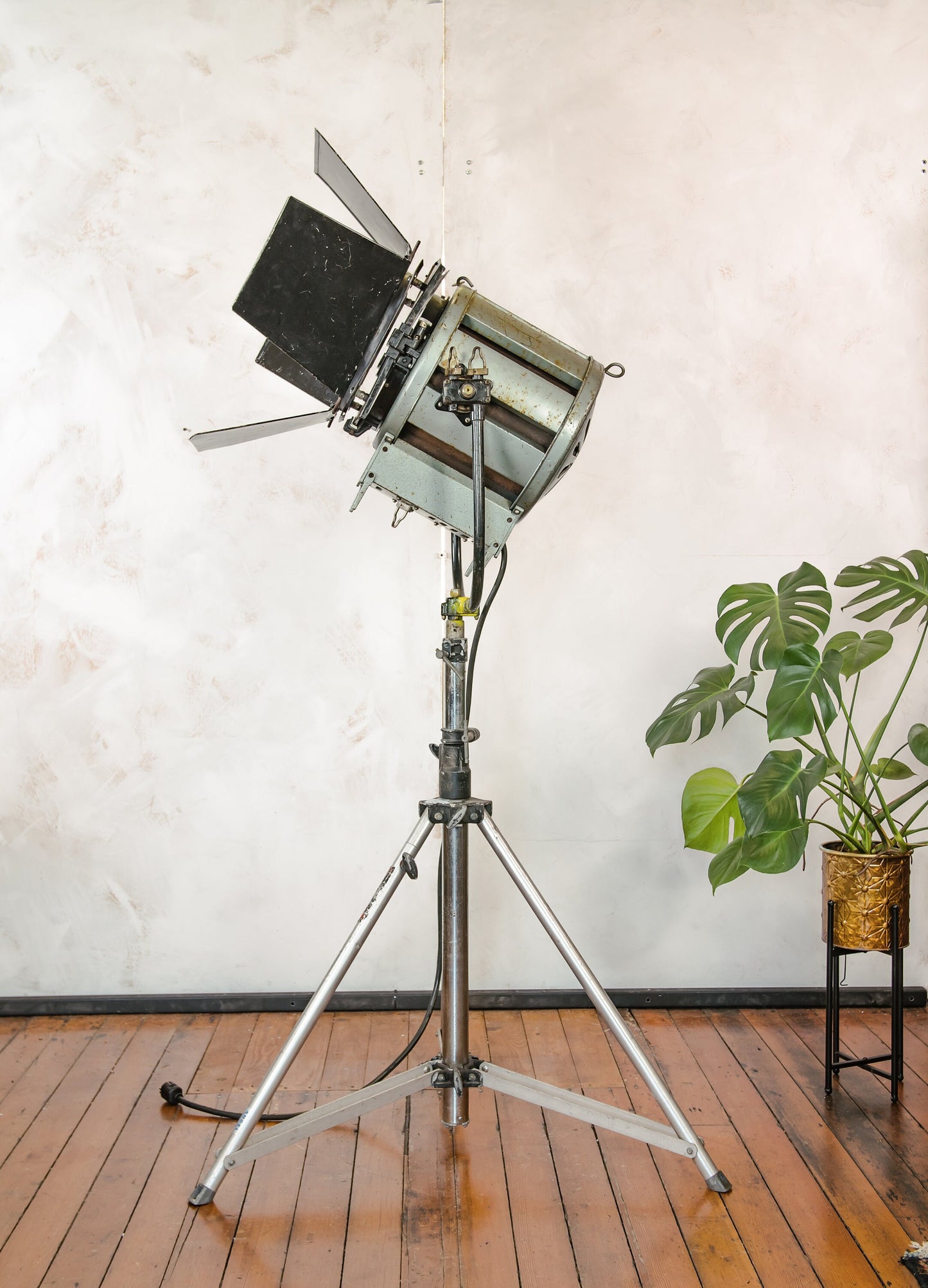 Berkey Italia (Mole Richardson) Dutch Television spot on Vintage Light stand | Movie Cinematographer lighting | Big industrial Floor lamp