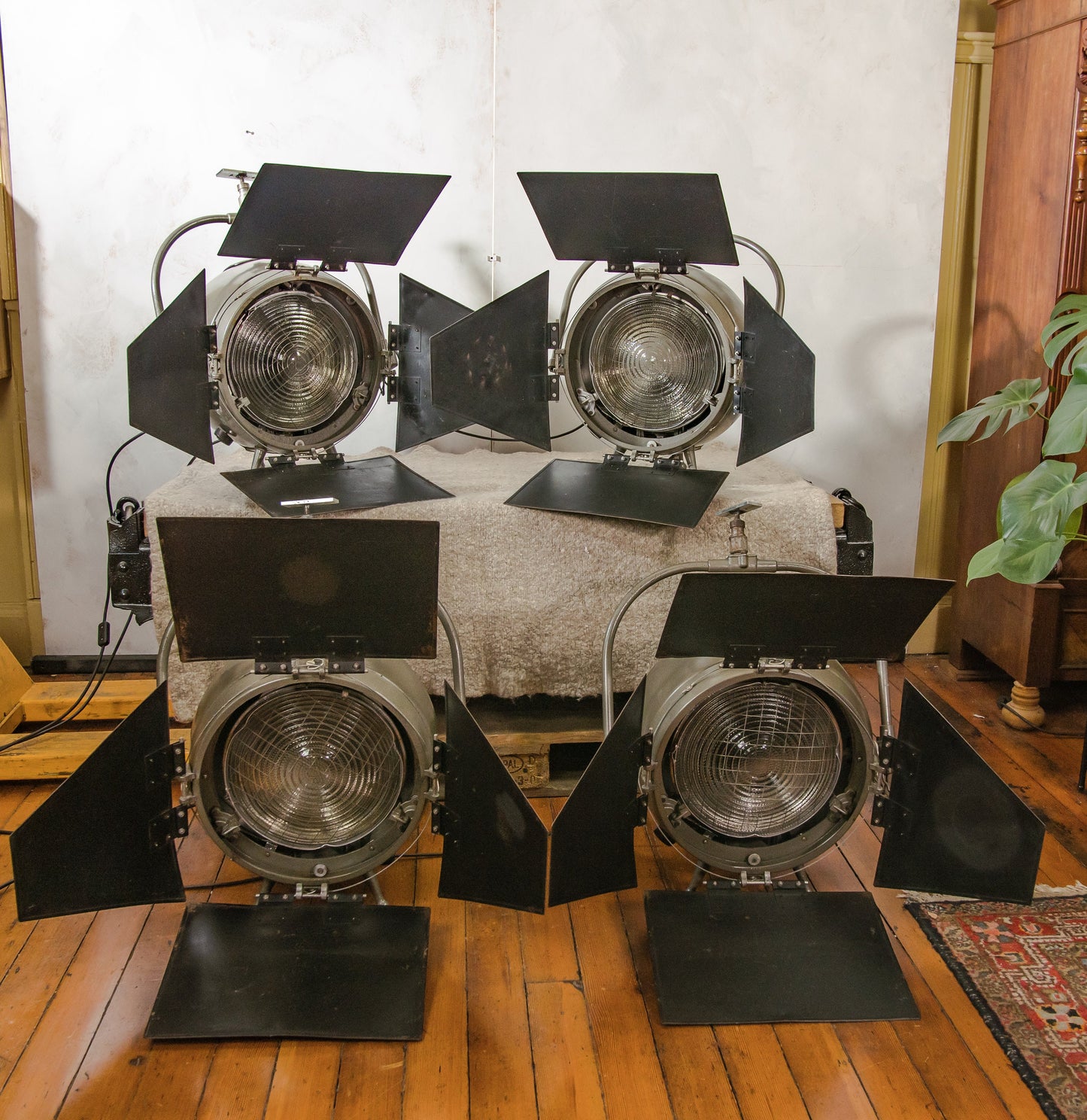 Extremely Rare Mole Richardson 612 Sputnik Theatre light Projector, 1950s Collectible Hollywood Film spotlight, Huge Mid-Century Stage light