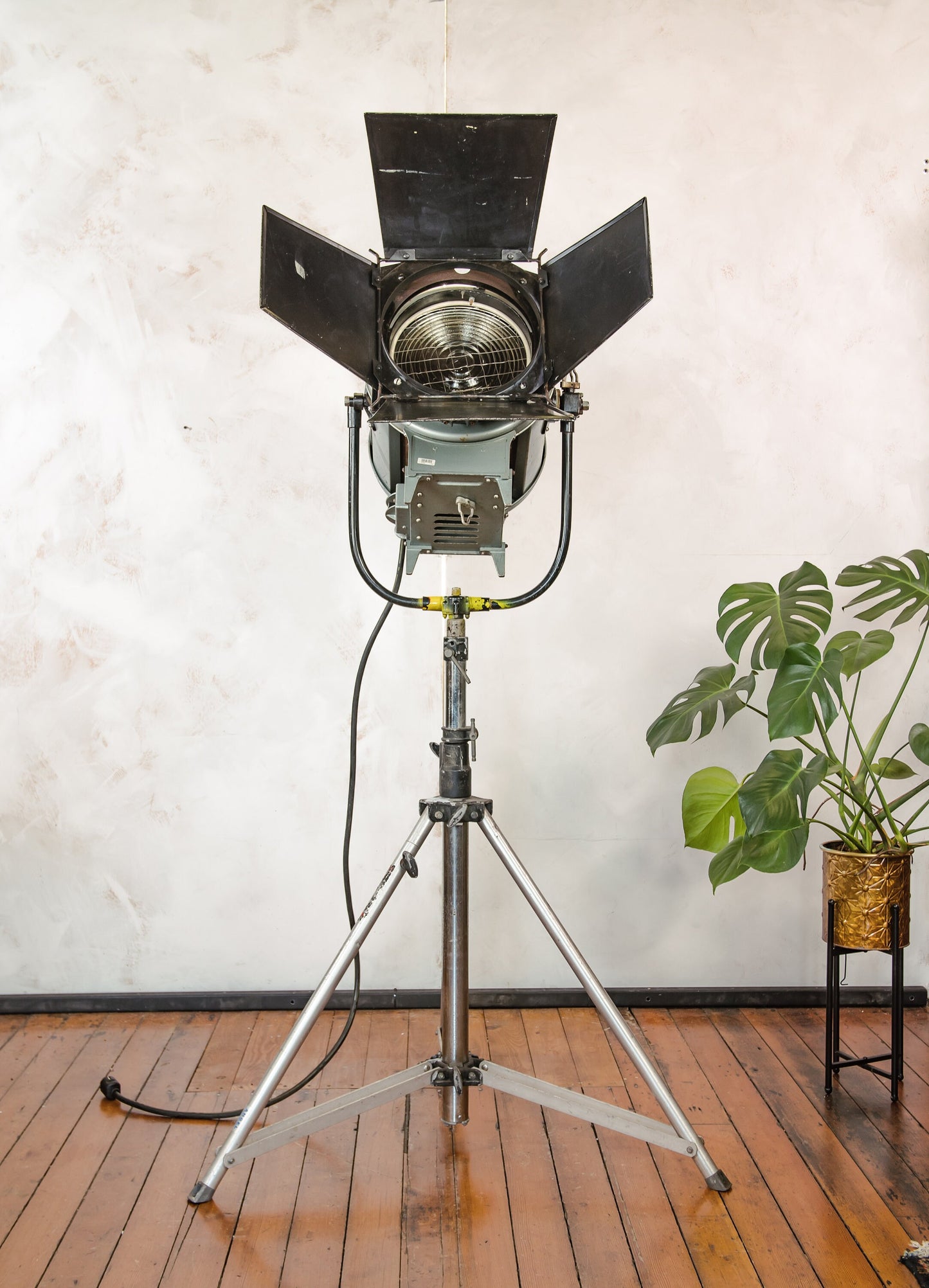 Berkey Italia (Mole Richardson) Dutch Television spot on Vintage Light stand | Movie Cinematographer lighting | Big industrial Floor lamp