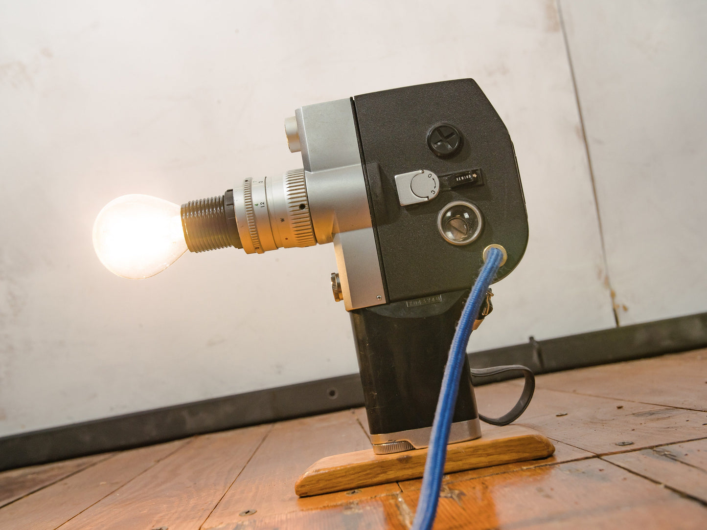 Filmcameralamp, hergebruikte Fujica P300 Single 8 filmcamera uit de jaren 70 Bureaulamp, nachtkastjelamp, cinematografie bureaulamp - bioscoopcadeau