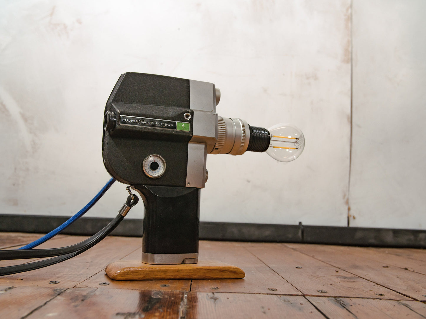 Filmcameralamp, hergebruikte Fujica P300 Single 8 filmcamera uit de jaren 70 Bureaulamp, nachtkastjelamp, cinematografie bureaulamp - bioscoopcadeau