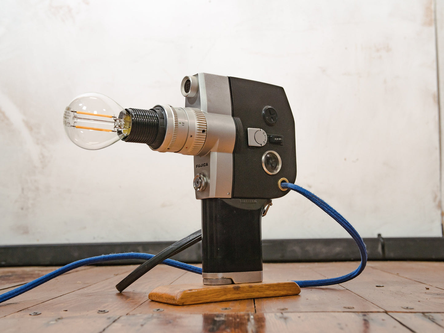 Filmcameralamp, hergebruikte Fujica P300 Single 8 filmcamera uit de jaren 70 Bureaulamp, nachtkastjelamp, cinematografie bureaulamp - bioscoopcadeau