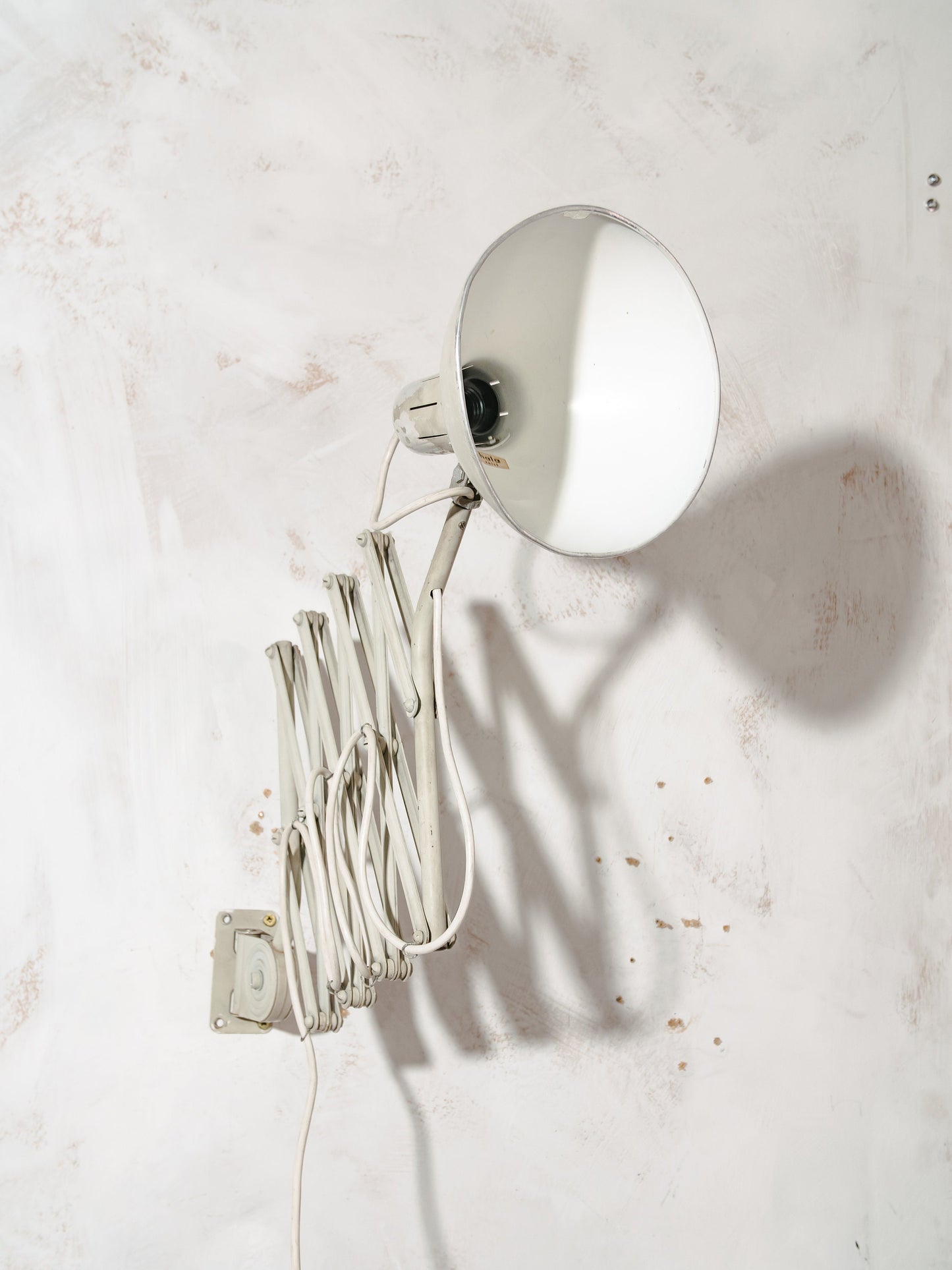 Large White Scissor Lamp 1960s by Hala Zeist, Model 110 Wall light, Harmonica Light, Bauhaus Lampshade, Accordion Sconce