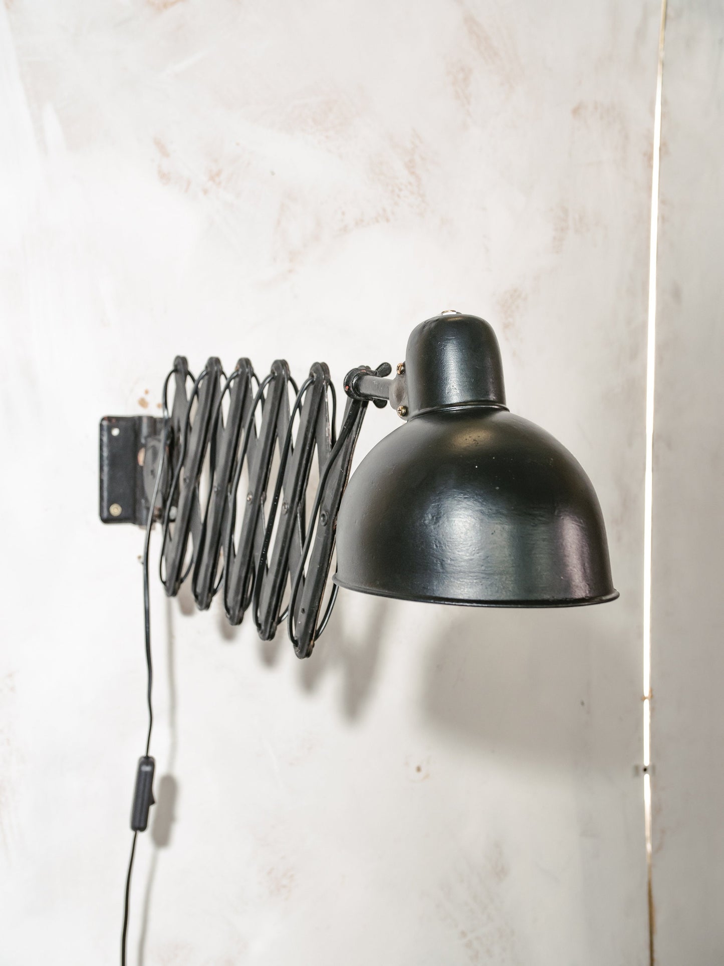 Zwarte schaarlamp van ADEM uit de jaren 40, zeldzame wandaccordeonlamp, harmonicaverlichting, lampen van Nederlands design