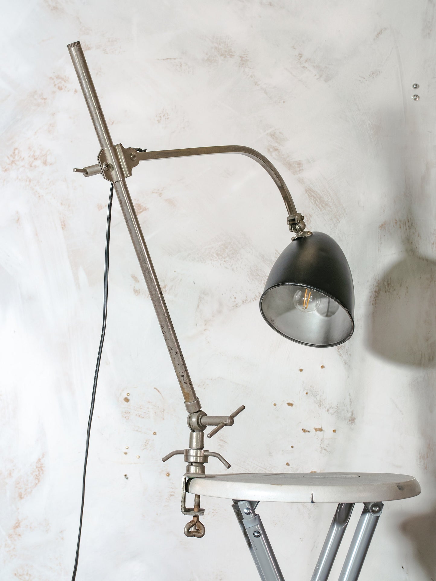 HALA ZEIST Klemlamp H. Busquet jaren 50, Tafellamp, Chroom en zwart, Unieke antieke Bauhaus fabriekswerkplaatslamp