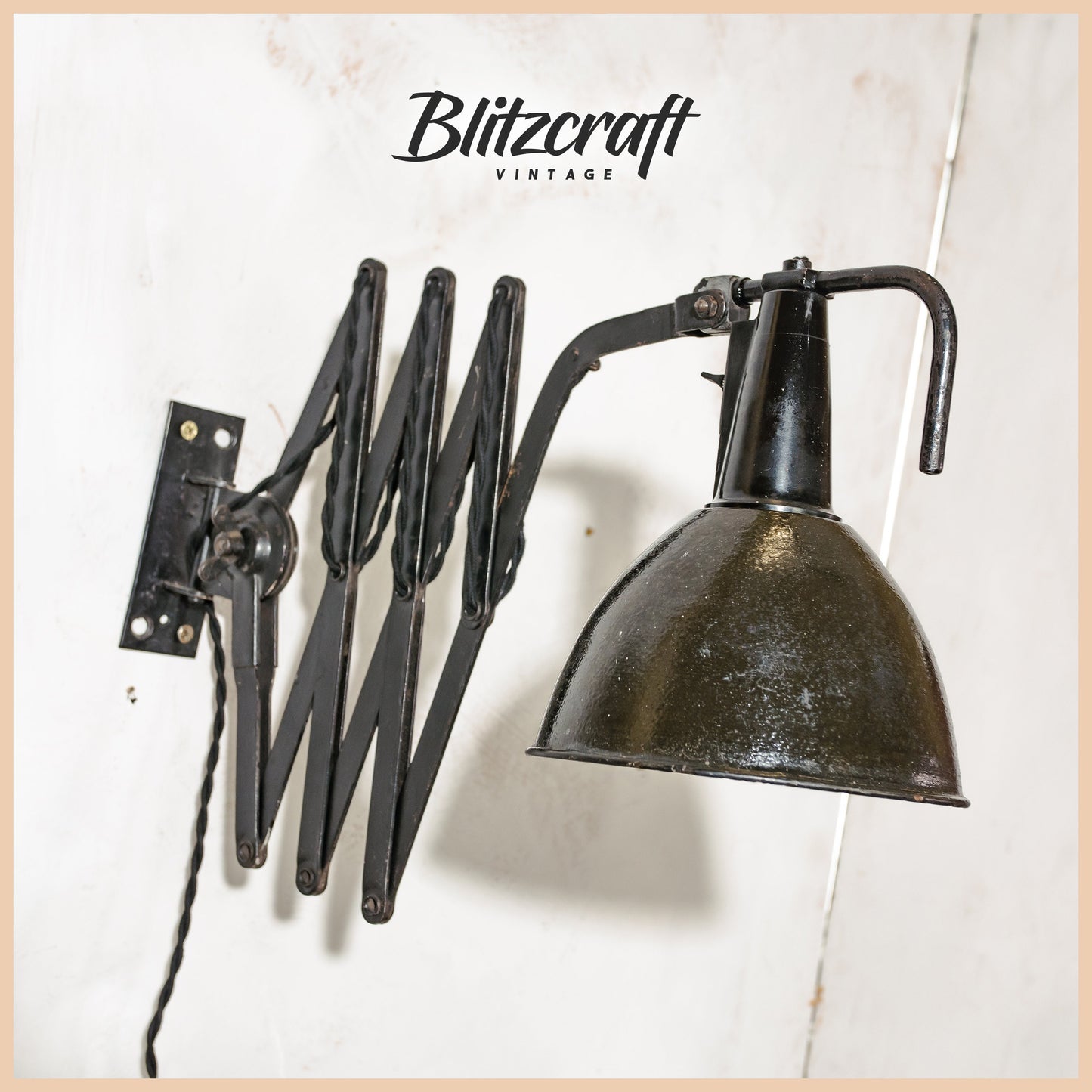 Antieke schaarlamp van Wilhelm Bader Wagenfeld uit de jaren 30, zwarte werkplaatslamp, unieke en zeldzame wandharmonicalamp, Bauhaus-emaille lampenkap
