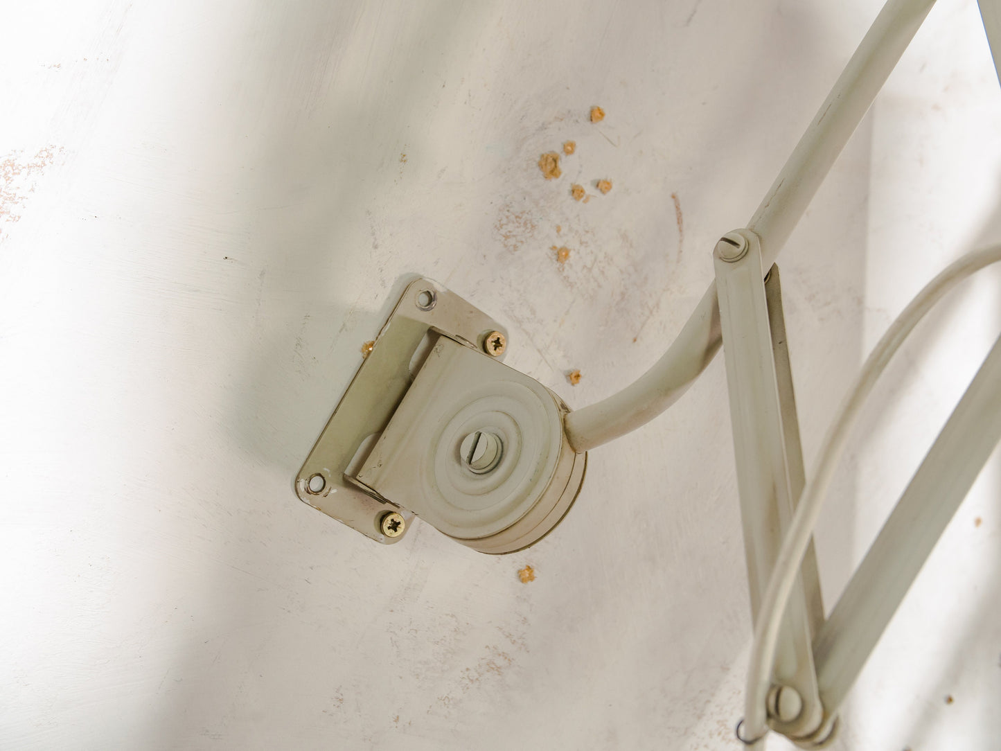 Large White Scissor Lamp 1960s by Hala Zeist, Model 110 Wall light, Harmonica Light, Bauhaus Lampshade, Accordion Sconce