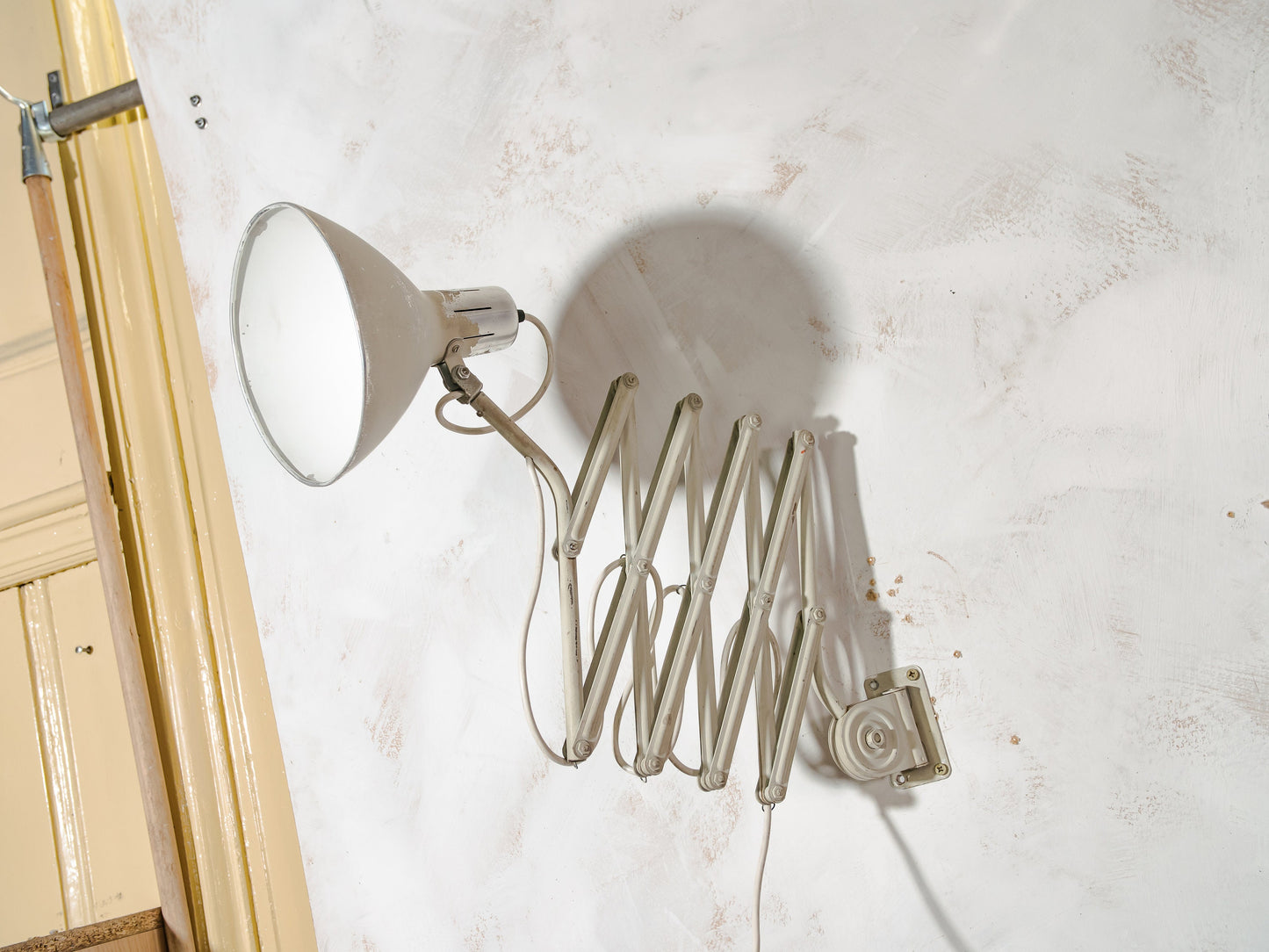 Large White Scissor Lamp 1960s by Hala Zeist, Model 110 Wall light, Harmonica Light, Bauhaus Lampshade, Accordion Sconce