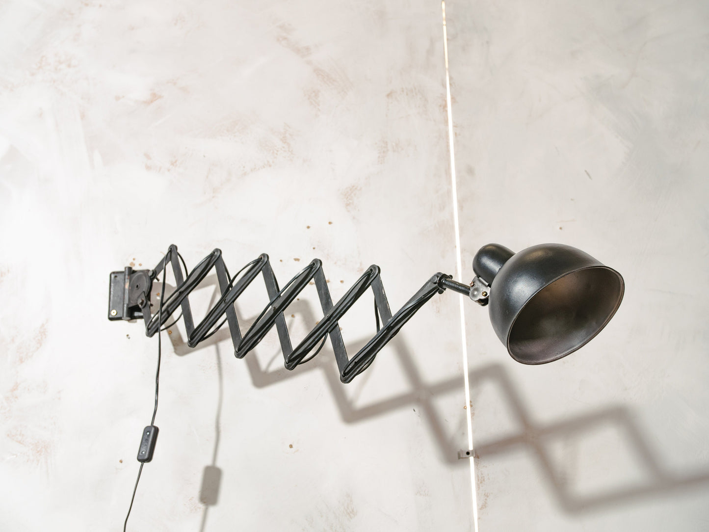 Zwarte schaarlamp van ADEM uit de jaren 40, zeldzame wandaccordeonlamp, harmonicaverlichting, lampen van Nederlands design
