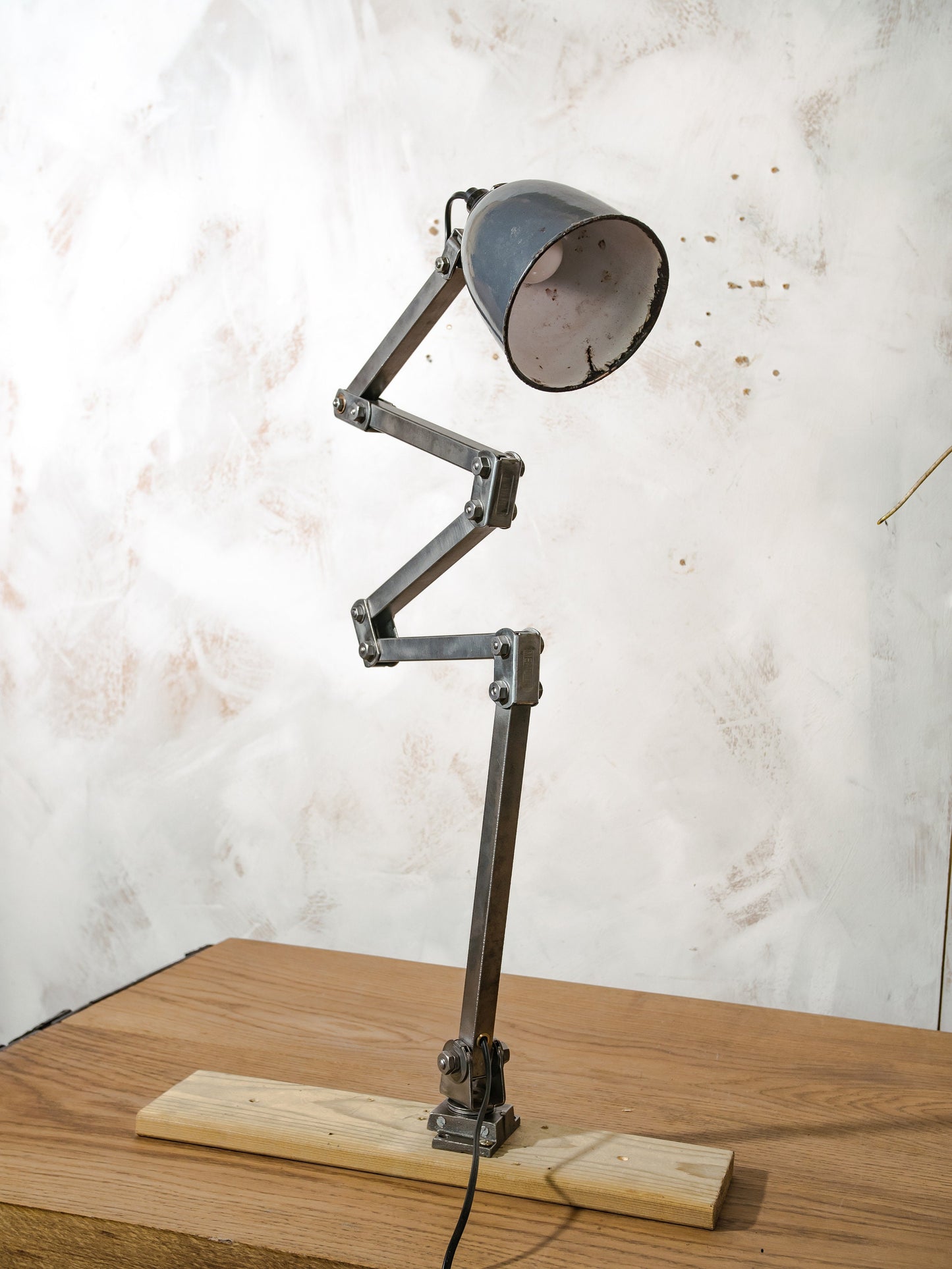 MEMLITE 5-armige stalen industriële ingenieursbureaulamp, zeldzame vintage gerenoveerde machinelamp uit de jaren 50