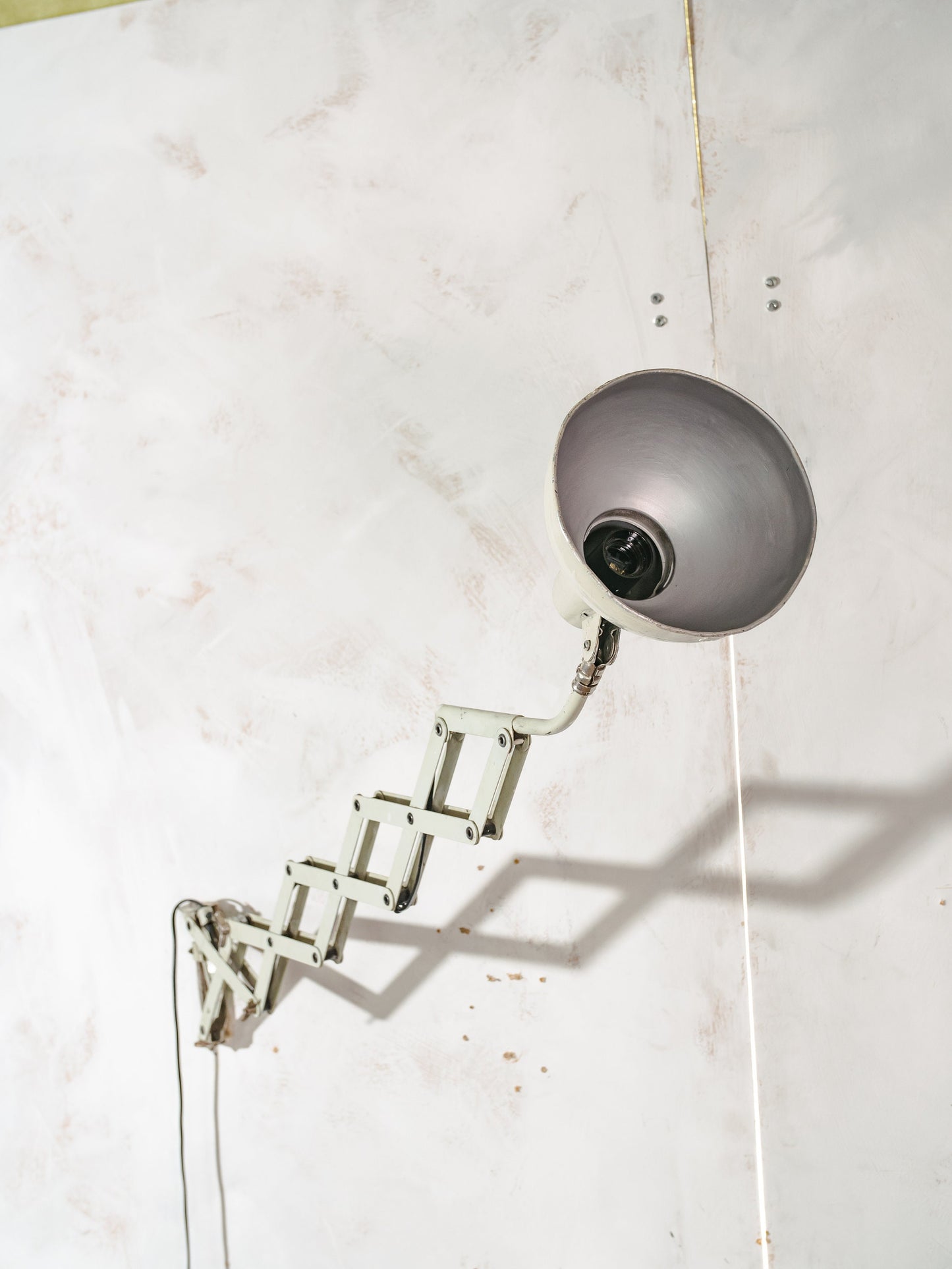 Industrial Beige Scissor Lamp by SIS, 1960s Adjustable Wall mounted light, Harmonica light, Accordion Workshop lighting