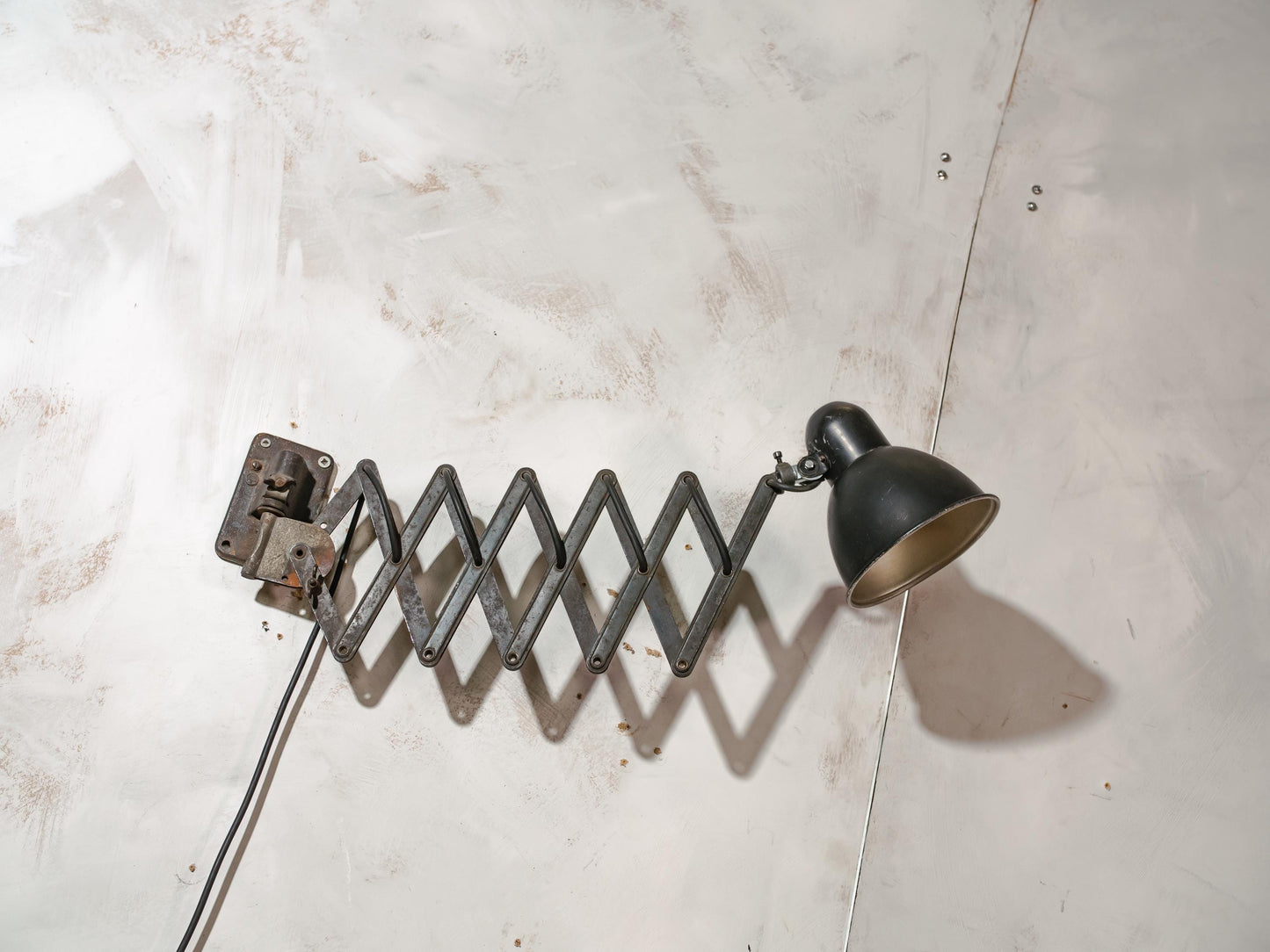 SIEMENS Scissor Wall Mounted Light 1930s, Industrial Task Lighting, Antique Pull out lamp