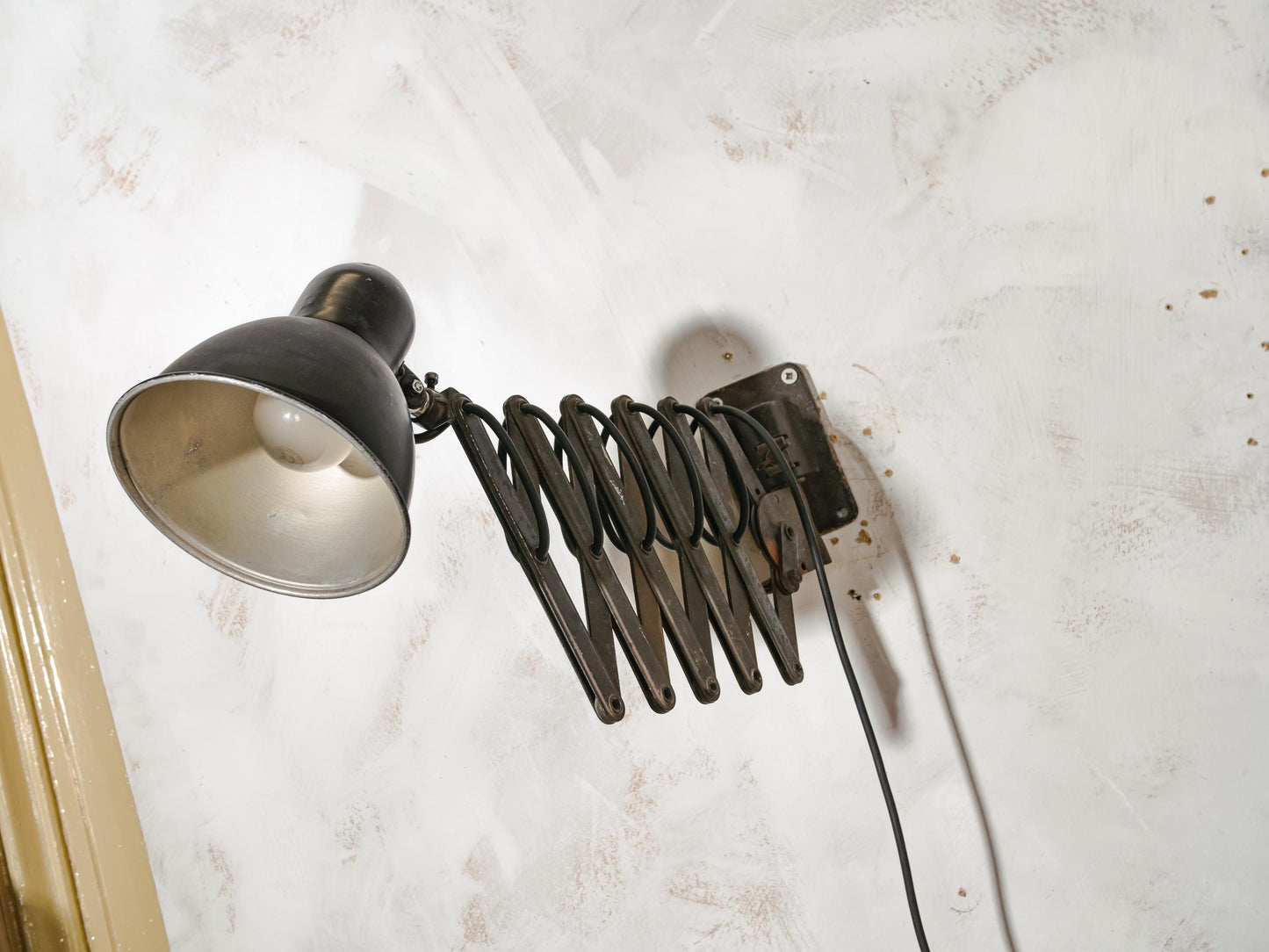 SIEMENS Scissor Wall Mounted Light 1930s, Industrial Task Lighting, Antique Pull out lamp
