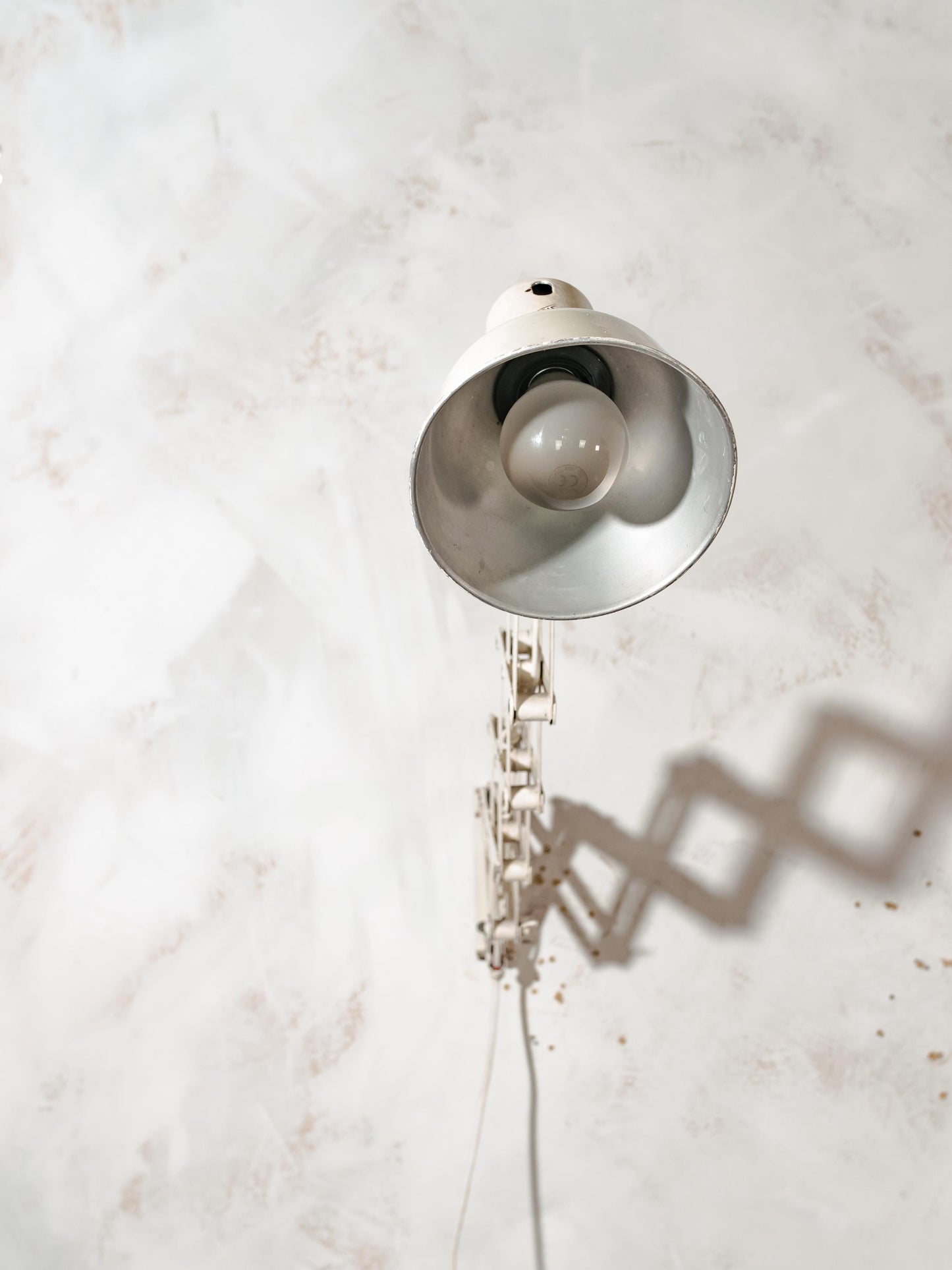 White painted Scissor Lamp by SIS Germany with Patina, Pull out Harmonica Light, Industrial style interior Lighting 1960s