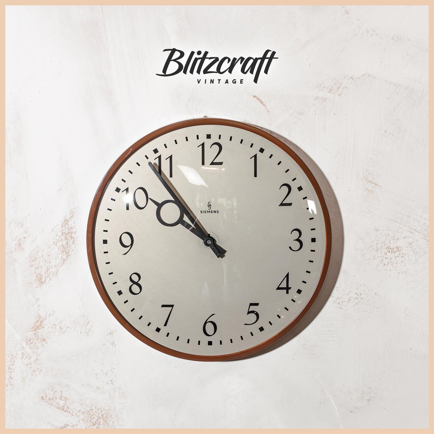 Castle Brown Wall Clock by Siemens 1970s, Classic Clockwork, Kitchen Decor, Converted to Quartz Mechanism on battery, Diameter 28CM