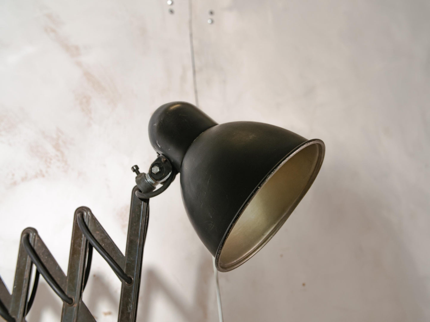 SIEMENS Scissor Wall Mounted Light 1930s, Industrial Task Lighting, Antique Pull out lamp