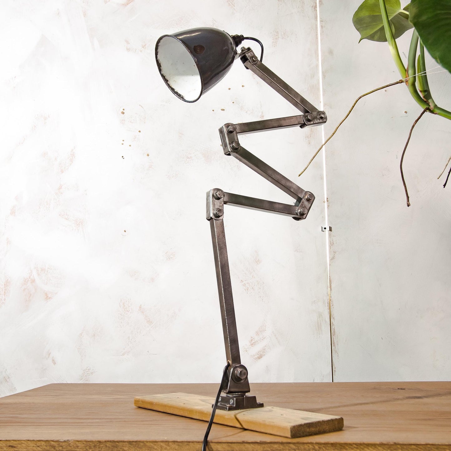 MEMLITE 5-armige stalen industriële ingenieursbureaulamp, zeldzame vintage gerenoveerde machinelamp uit de jaren 50