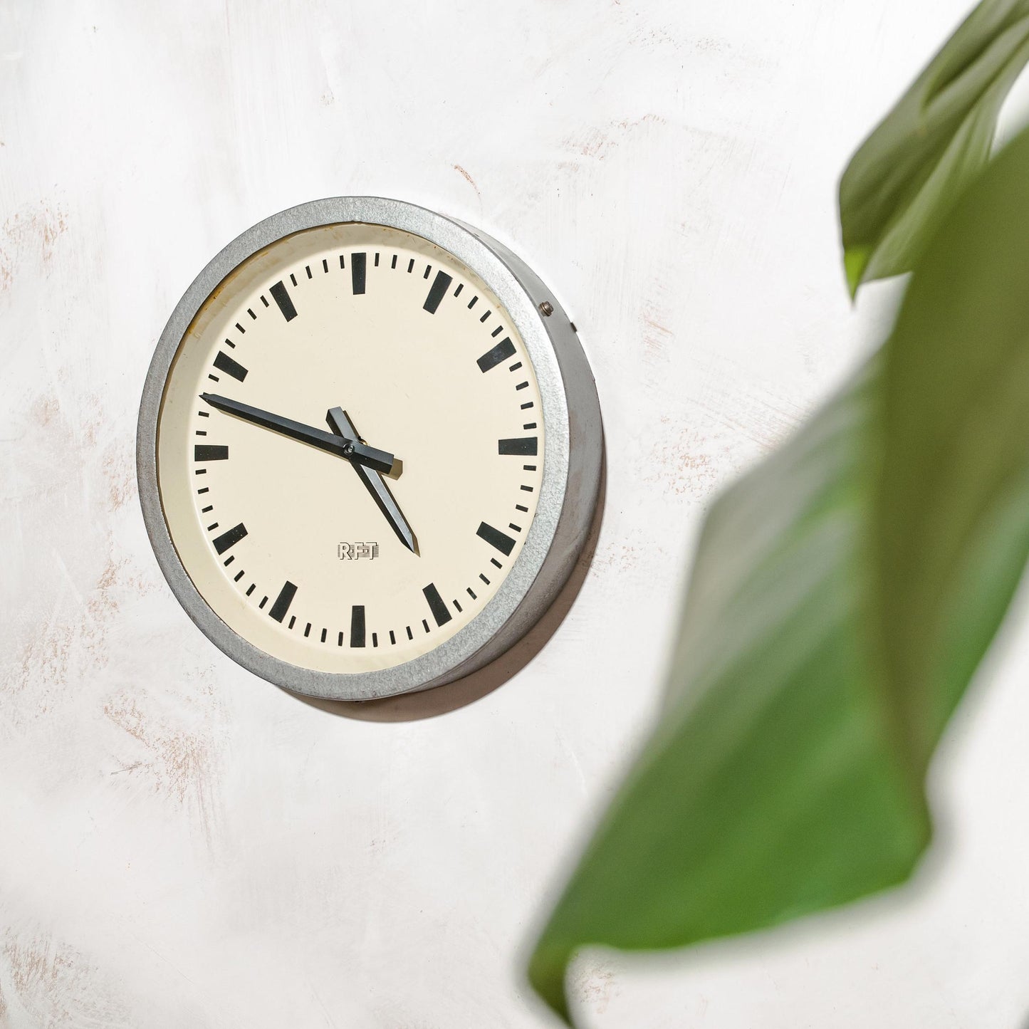Industrial German 1960s Factory Clock by RFT, Gray workshop Quartz Timepiece, Made by Rundfunk und Fernmelde Technik